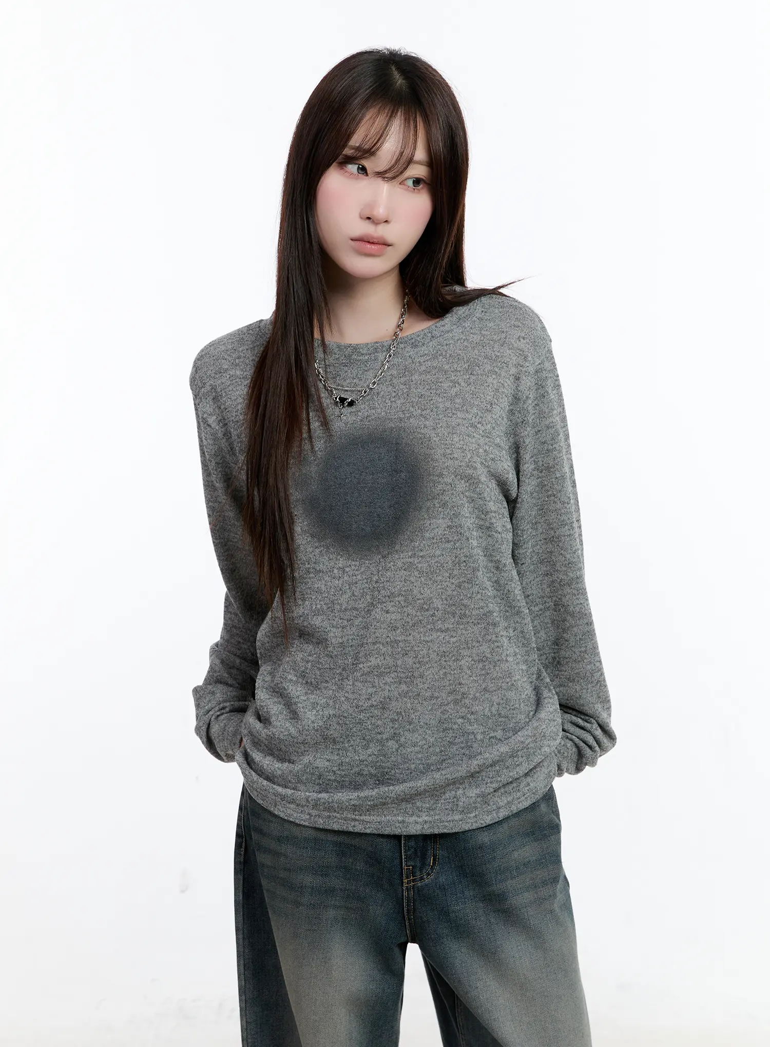 Loose-Fit Graphic Long Sleeve Tee CN525 - Image 7