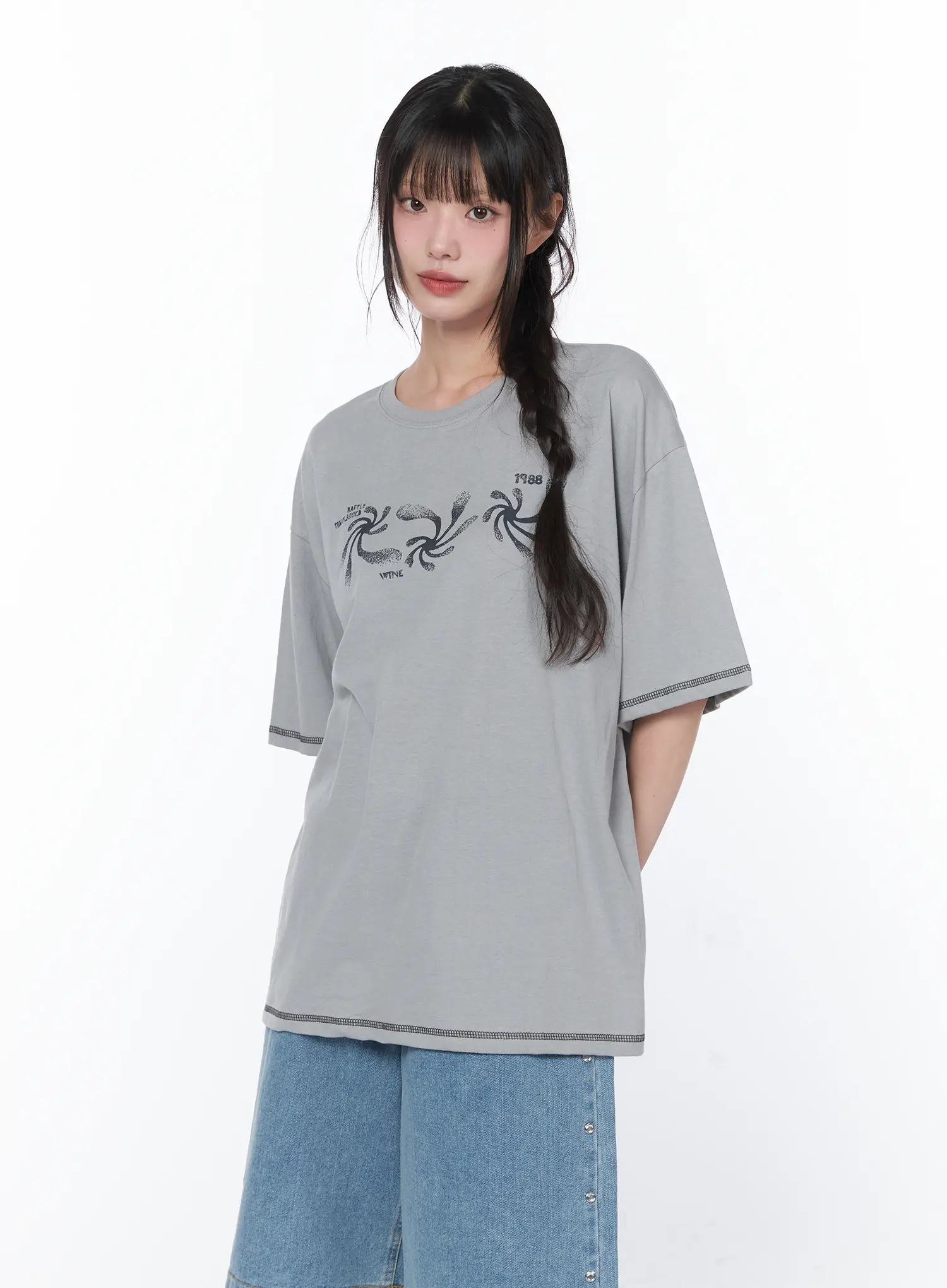Loose Fit Graphic Stitch T-Shirt CA529 - Image 2