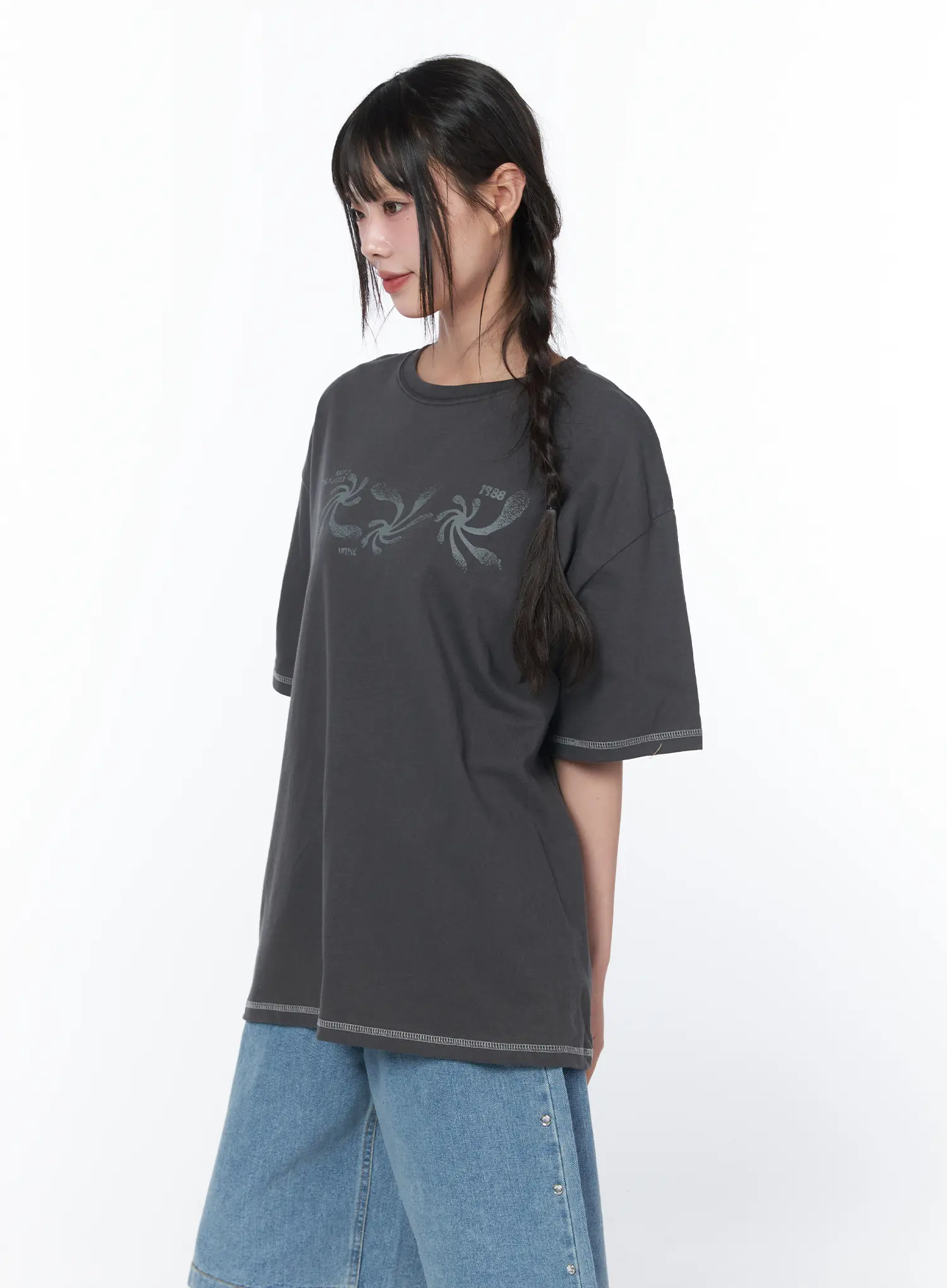 Loose Fit Graphic Stitch T-Shirt CA529 - Image 7