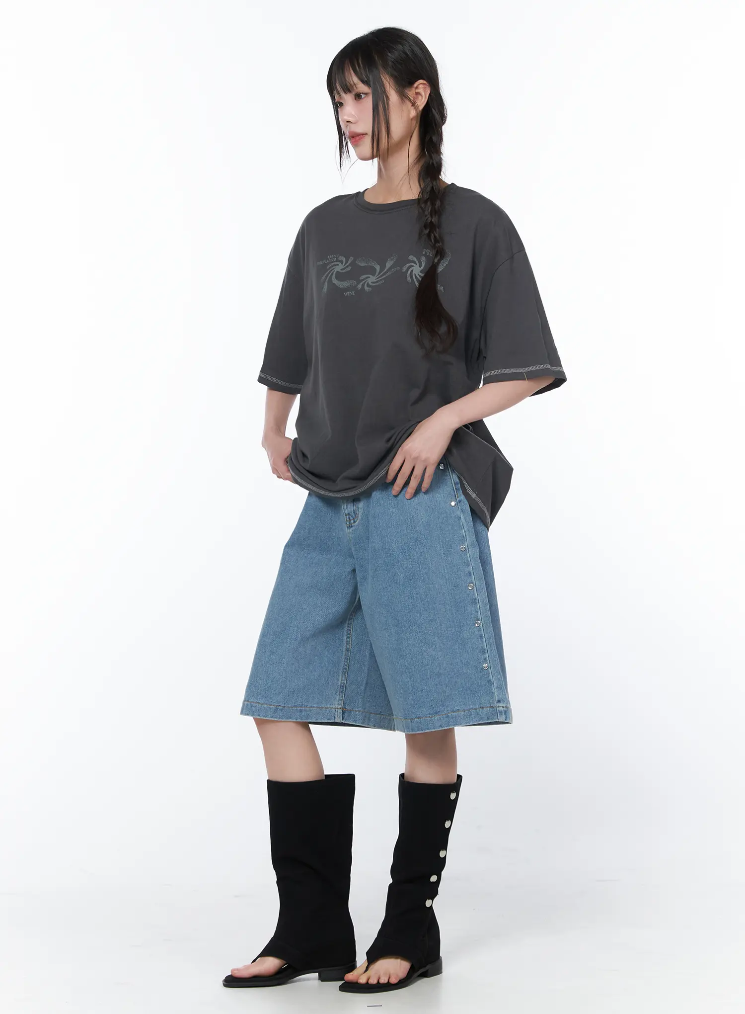 Loose Fit Graphic Stitch T-Shirt CA529 - Image 8