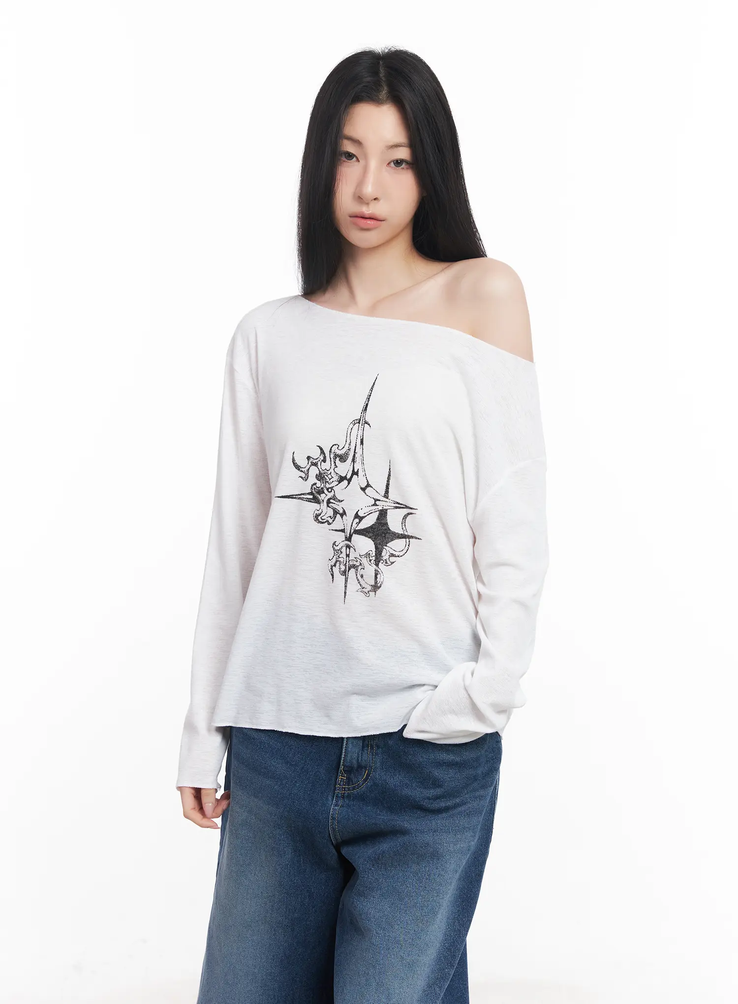 Loose-Fit Long Sleeve Graphic Top CU510 - Image 11