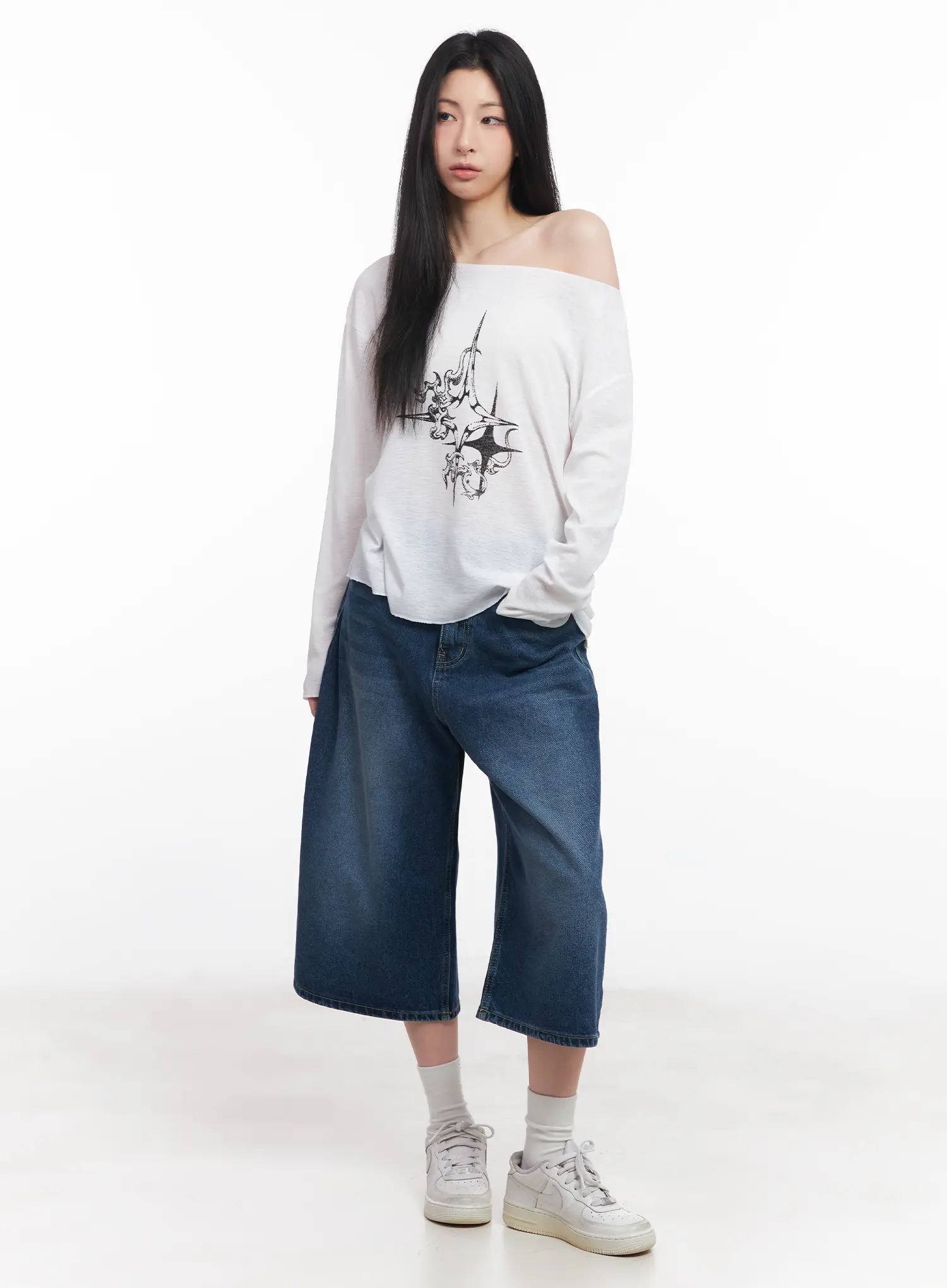 Loose-Fit Long Sleeve Graphic Top CU510 - Image 4