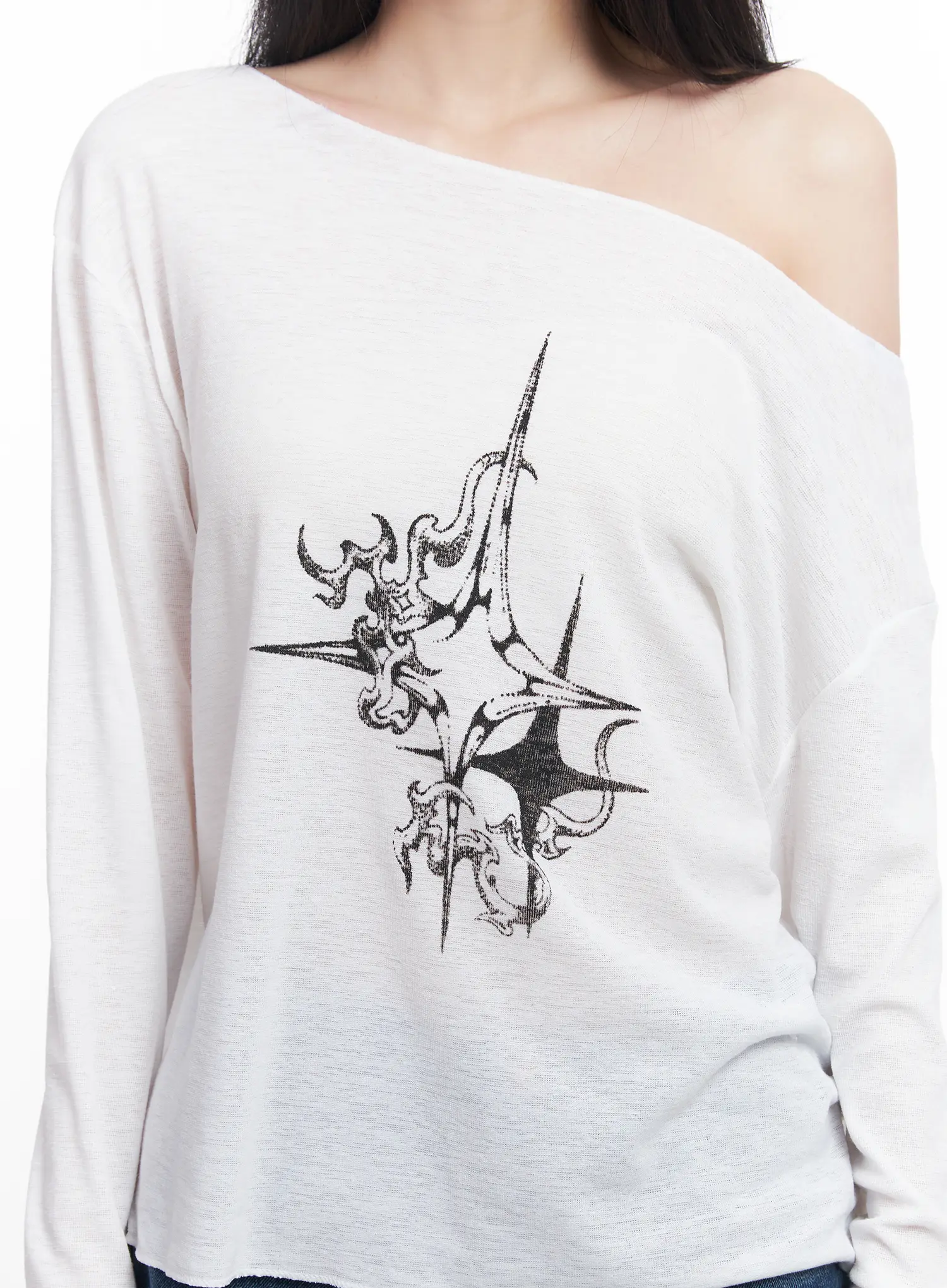 Loose-Fit Long Sleeve Graphic Top CU510 - Image 6