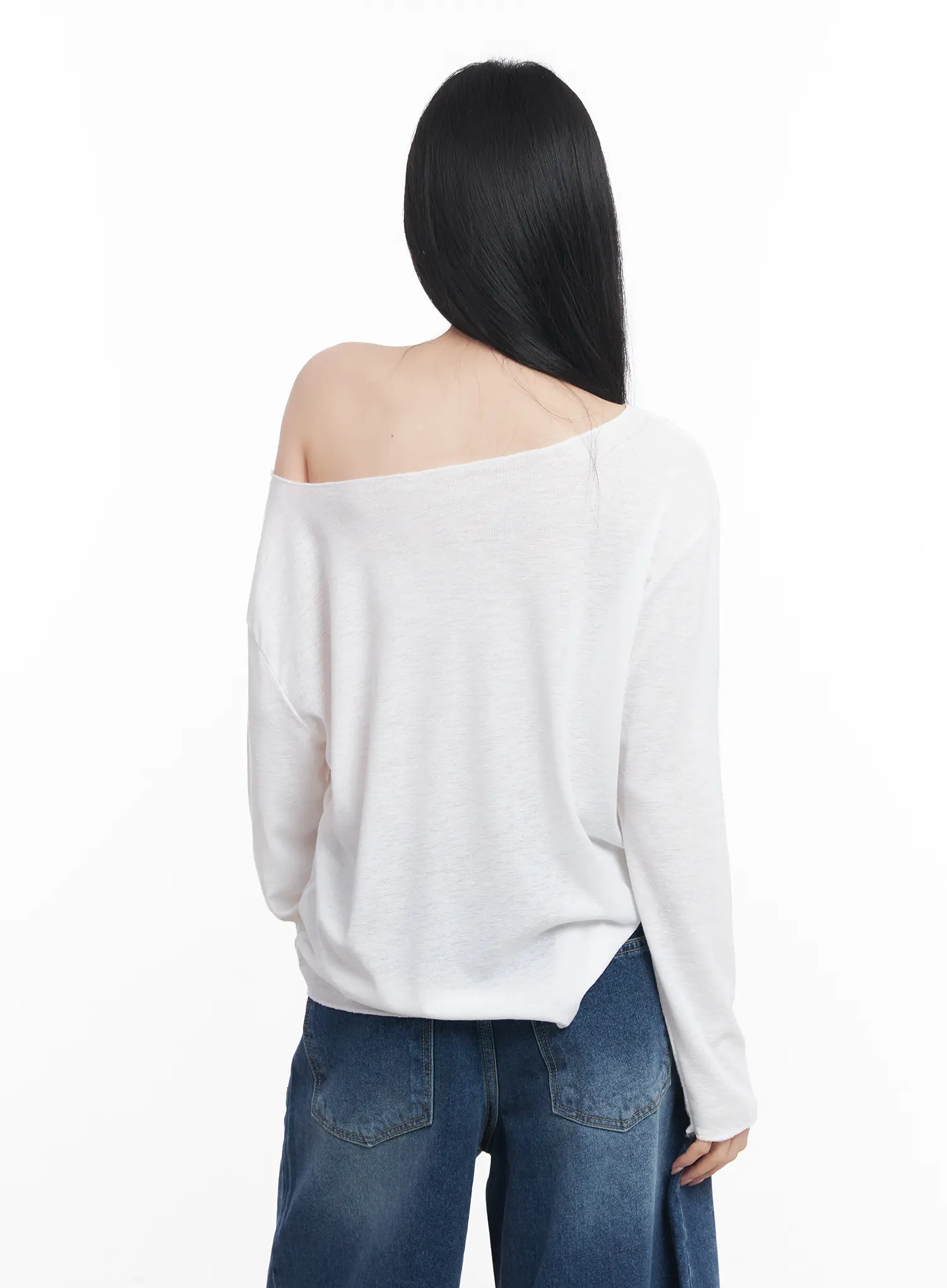Loose-Fit Long Sleeve Graphic Top CU510 - Image 8