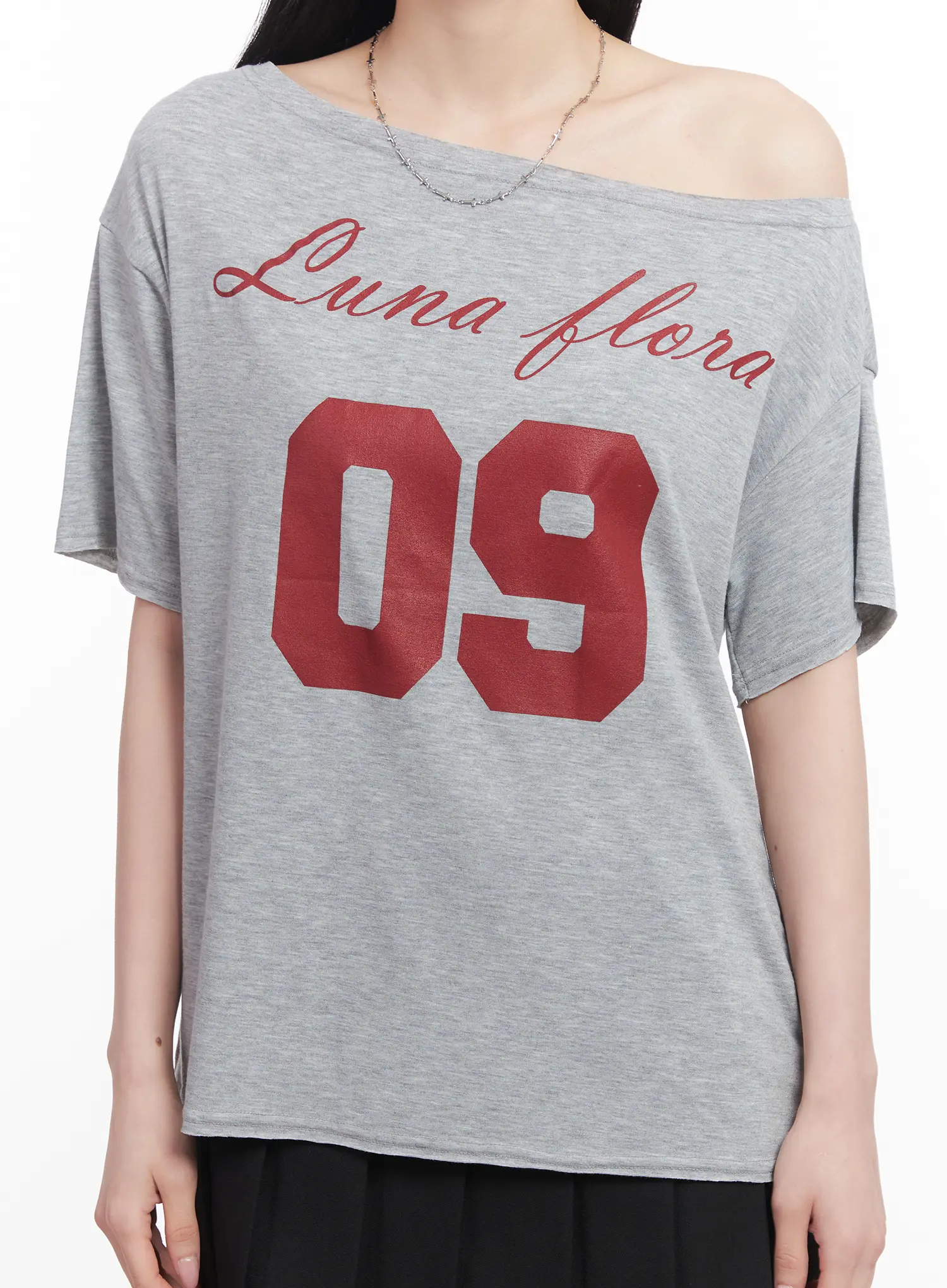 Loose-Fit One-Shoulder Graphic Tee CU511 - Image 5