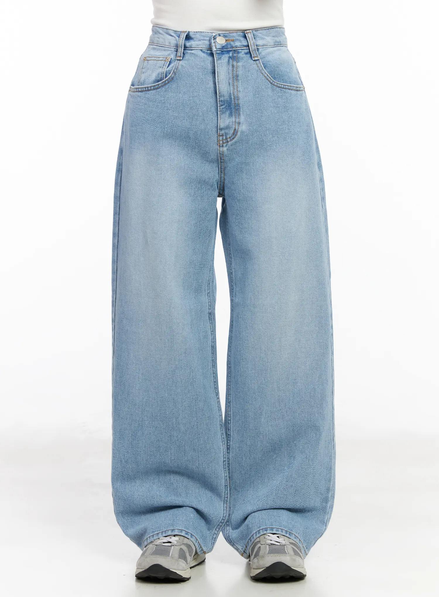 Maleia Light Washed Relaxed Fit Jeans CM527