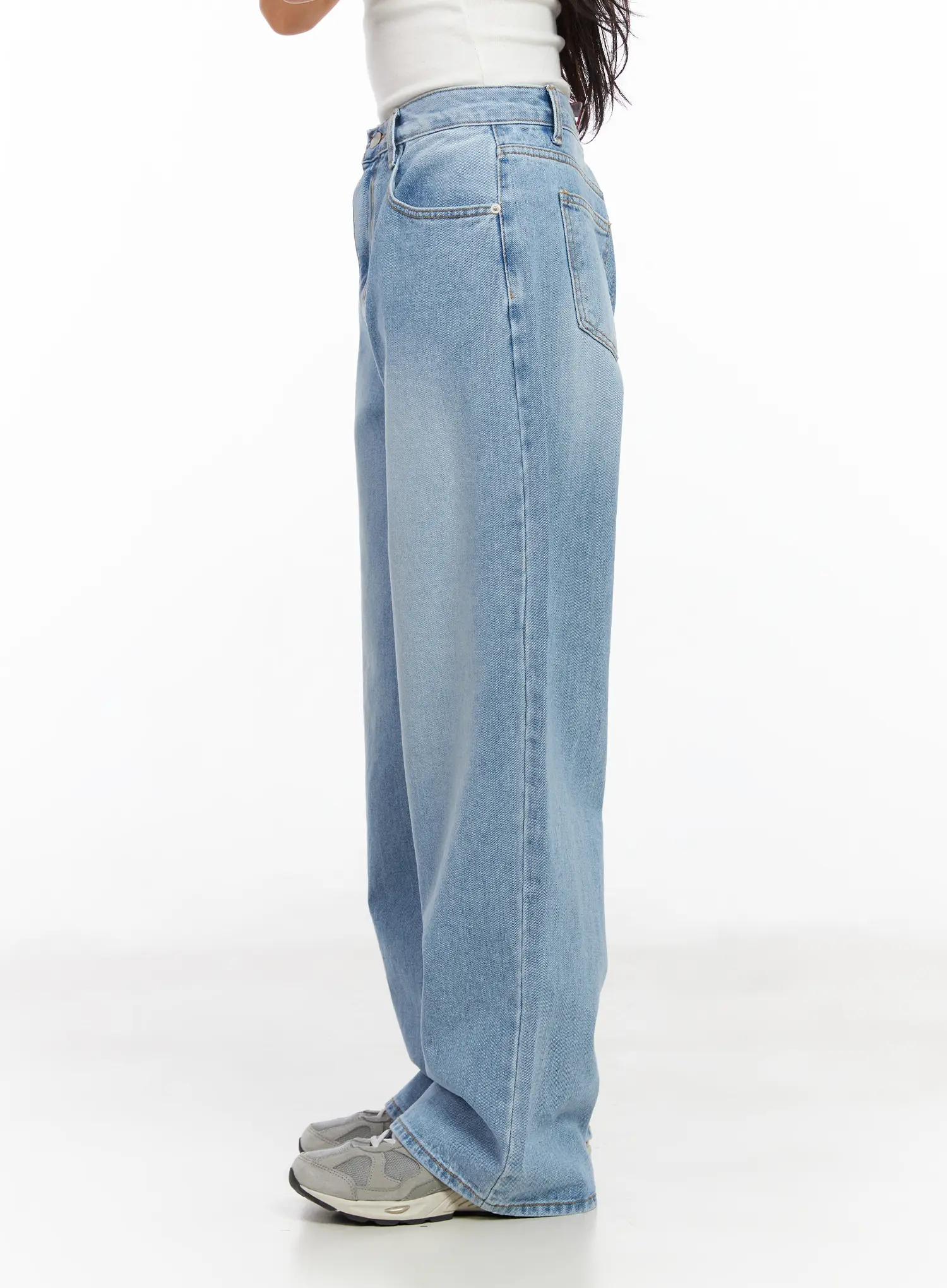 Maleia Light Washed Relaxed Fit Jeans CM527 - Image 3
