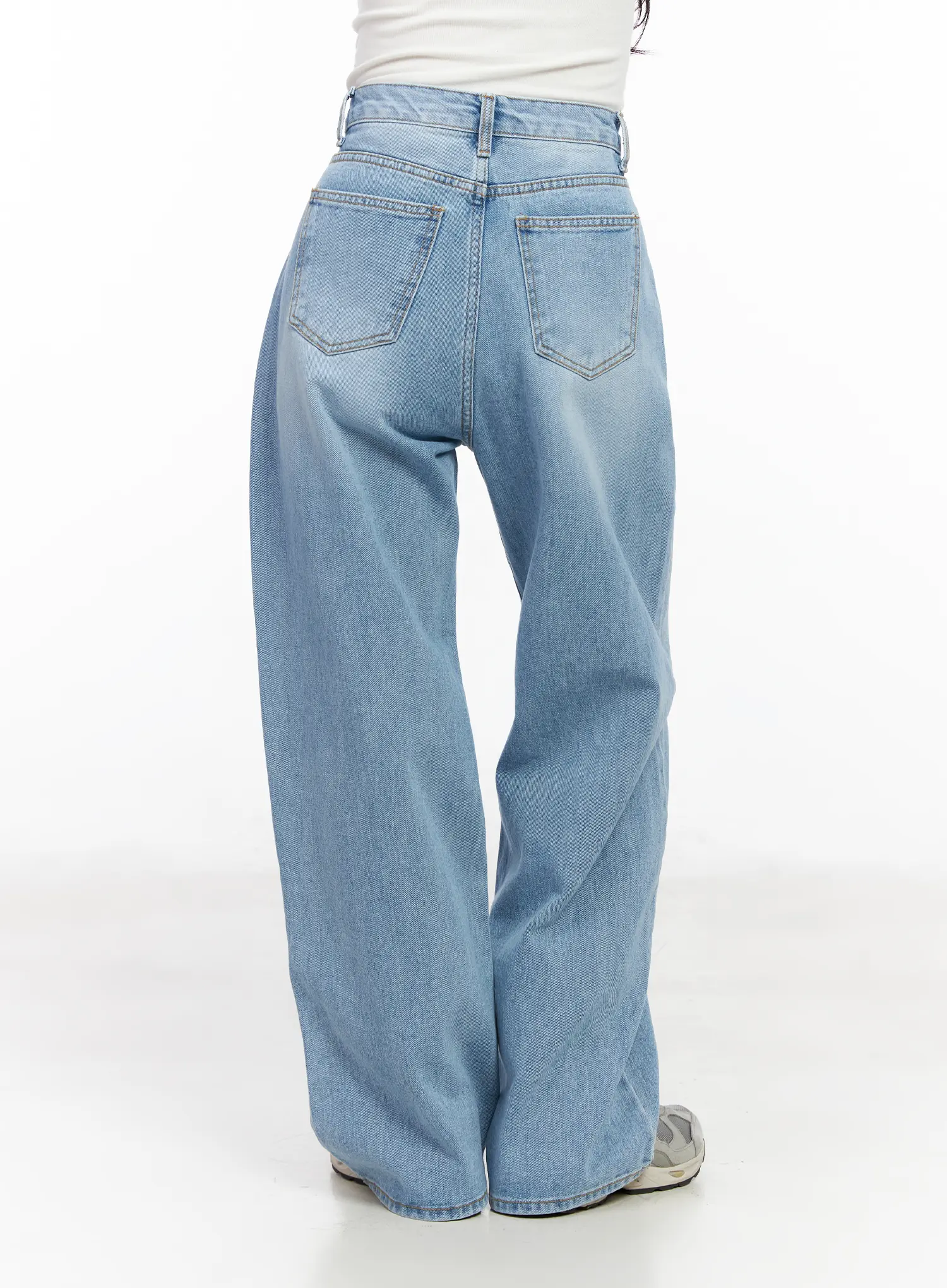 Maleia Light Washed Relaxed Fit Jeans CM527 - Image 4
