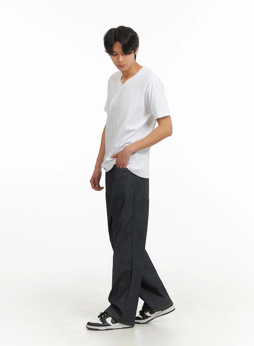 Men's Basic V-Neck T-Shirt (White) IY424 - Image 6