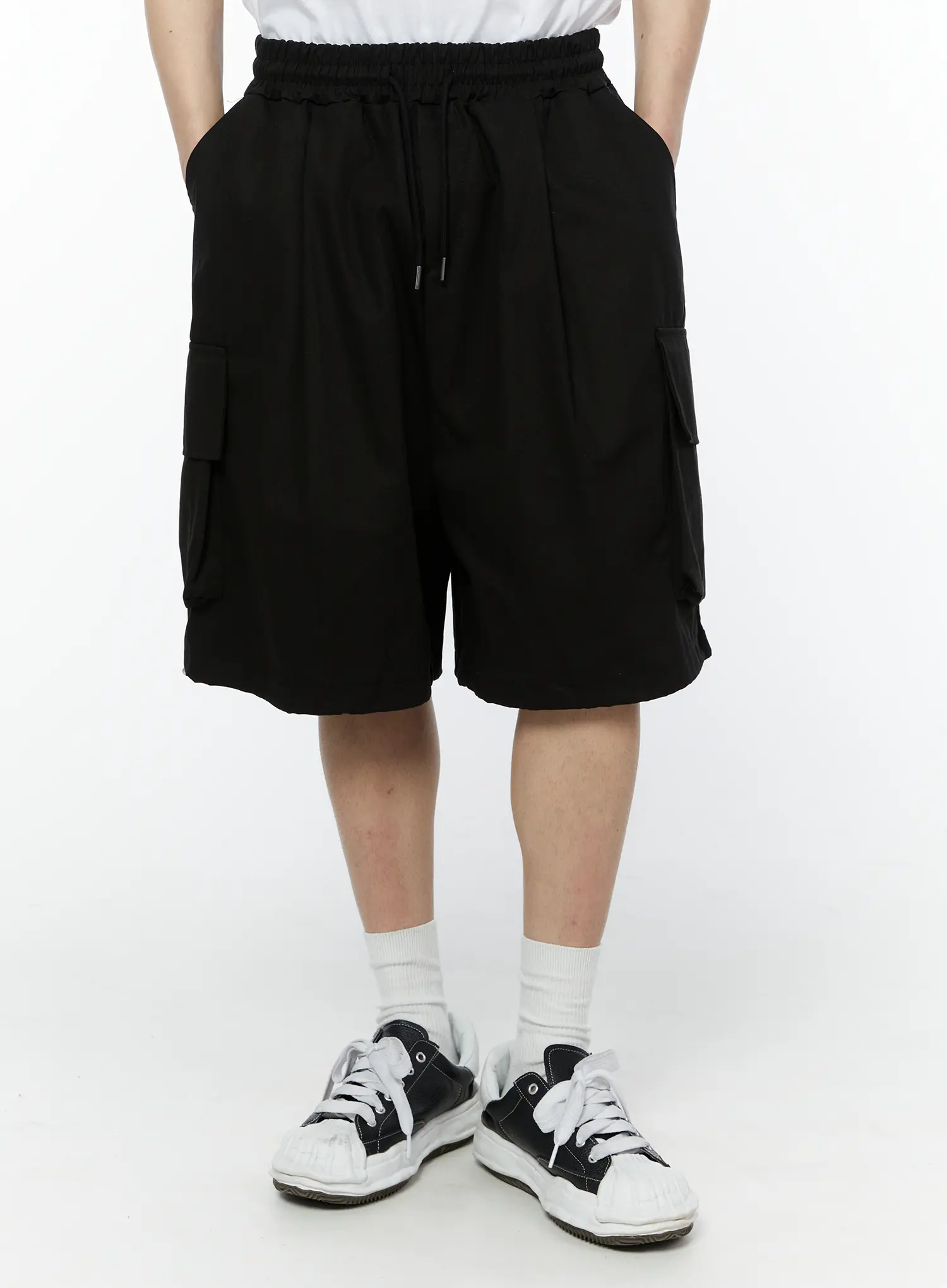 Men's Cargo Bermuda Shorts (Black) IY504