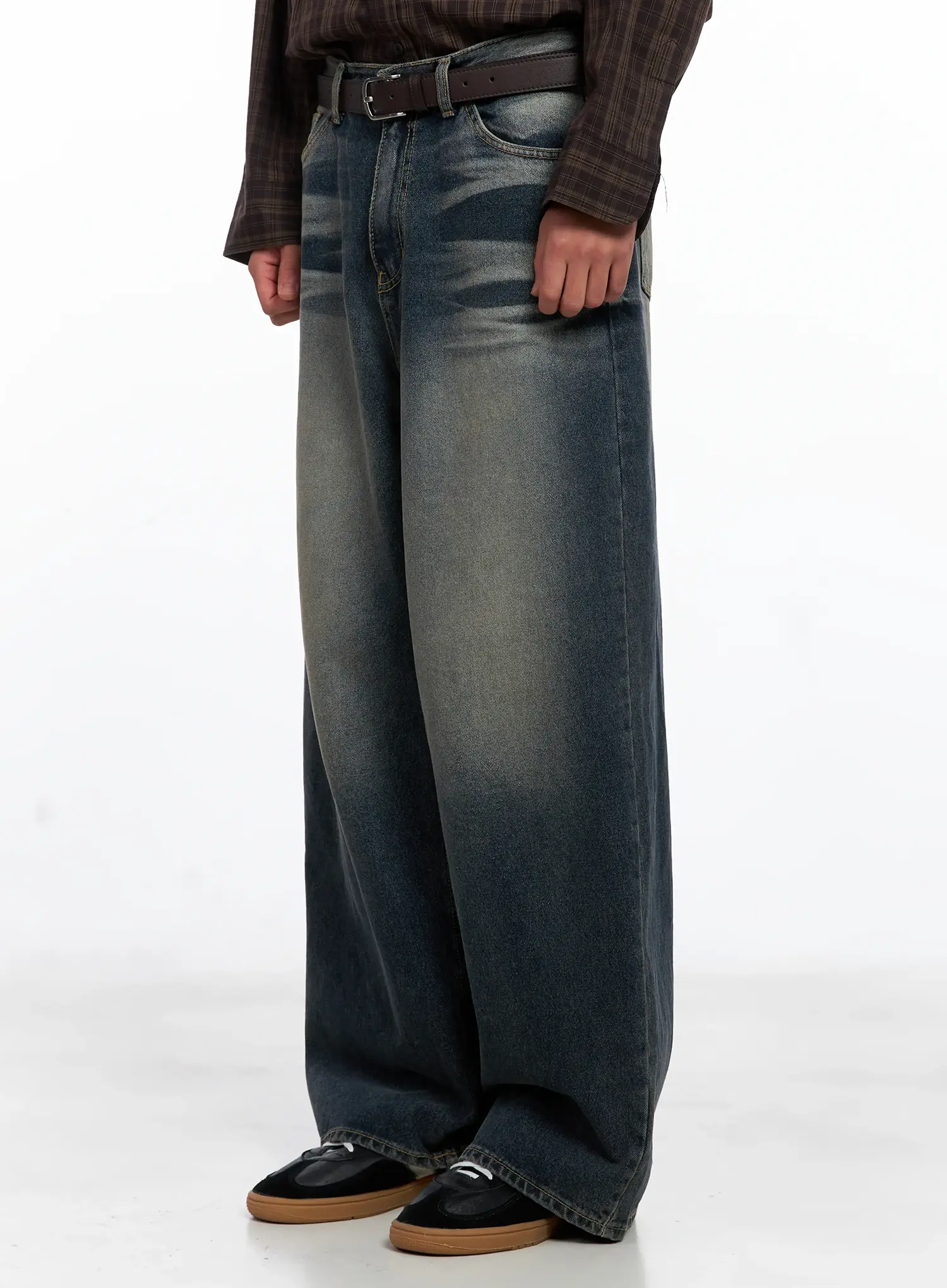 Men's Faded Wide-Leg Jeans IS510 - Image 4