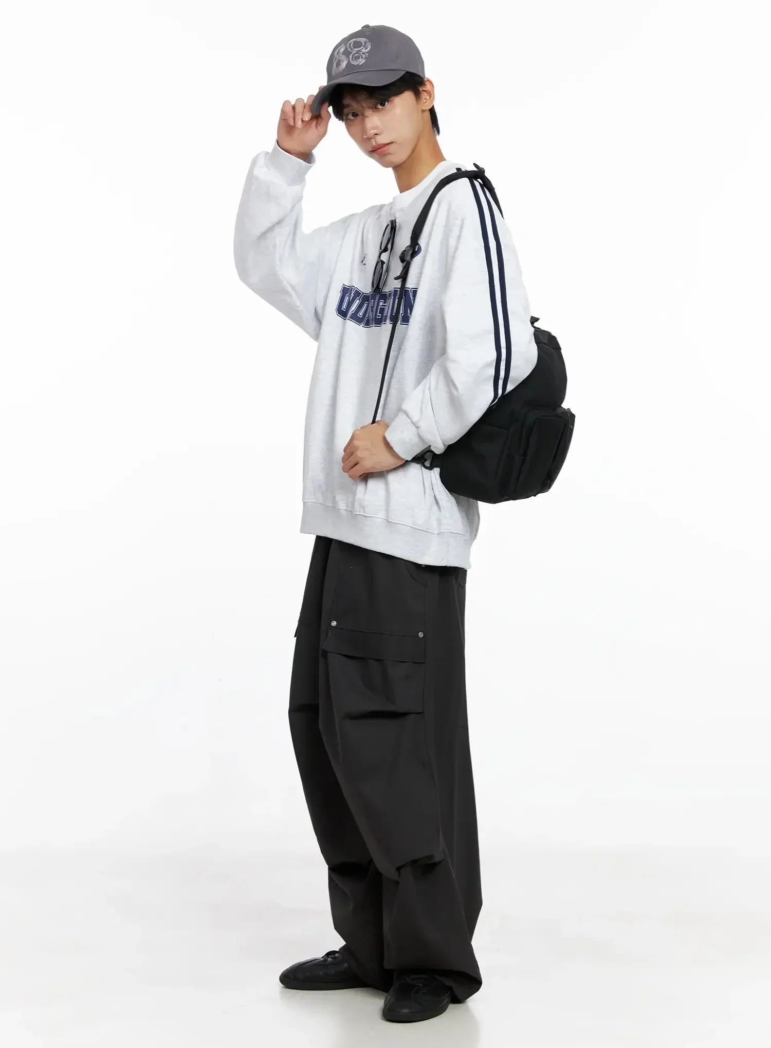 Men's Graphic V-Neck Sweatshirt IO516 - Image 3