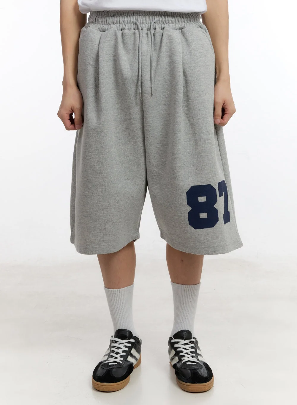 Men's Graphic Wide-Fit Sweat Shorts IA504 - Image 2