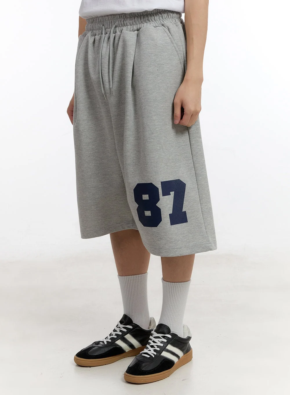 Men's Graphic Wide-Fit Sweat Shorts IA504 - Image 3