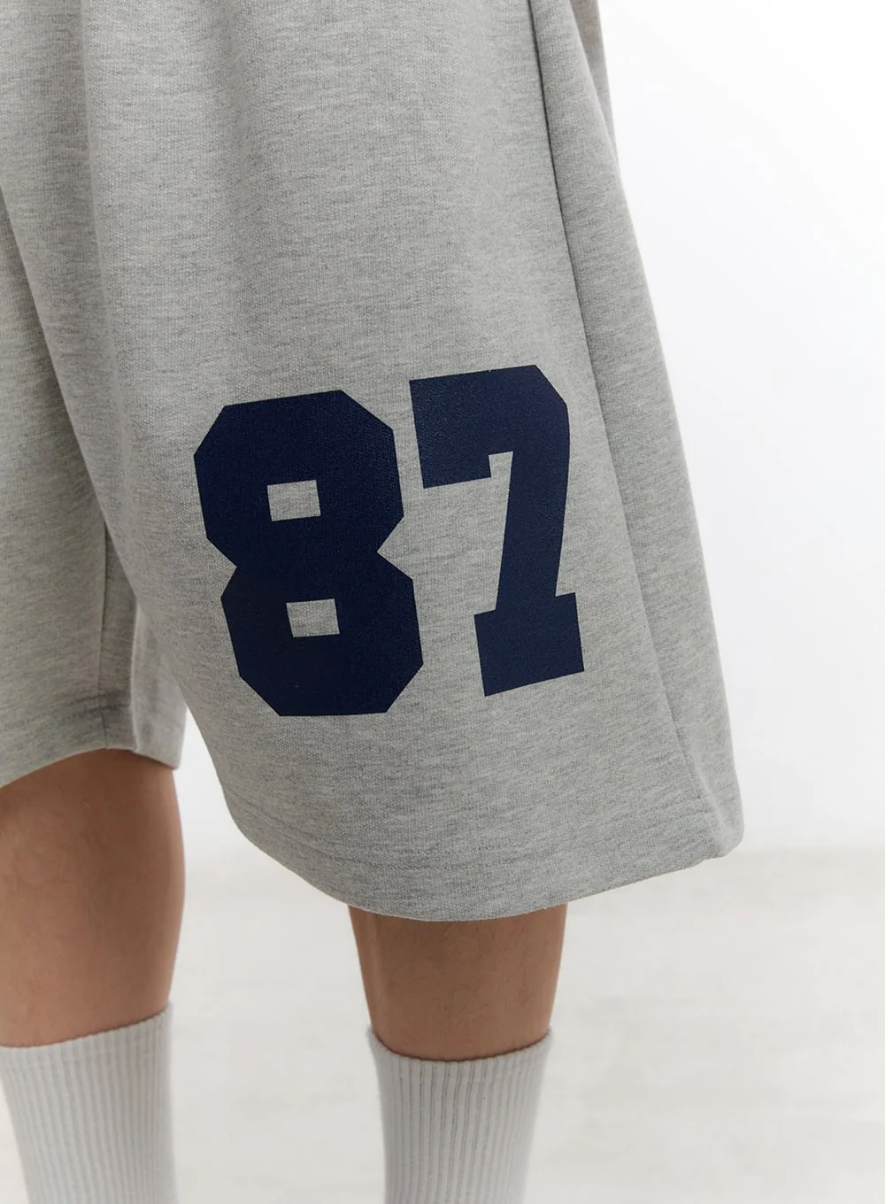 Men's Graphic Wide-Fit Sweat Shorts IA504 - Image 4