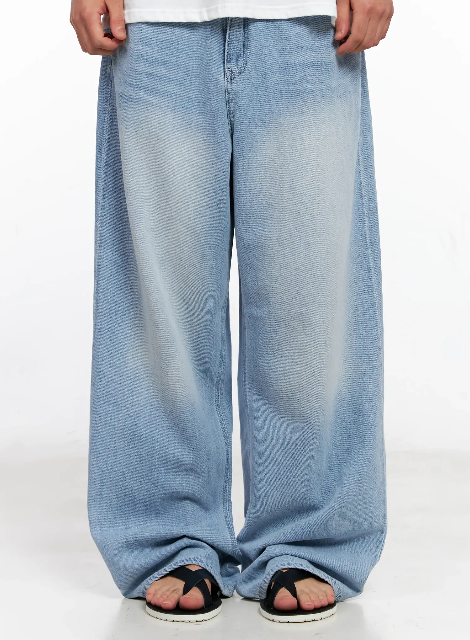 Men's Light-Wash Denim Jeans IG508