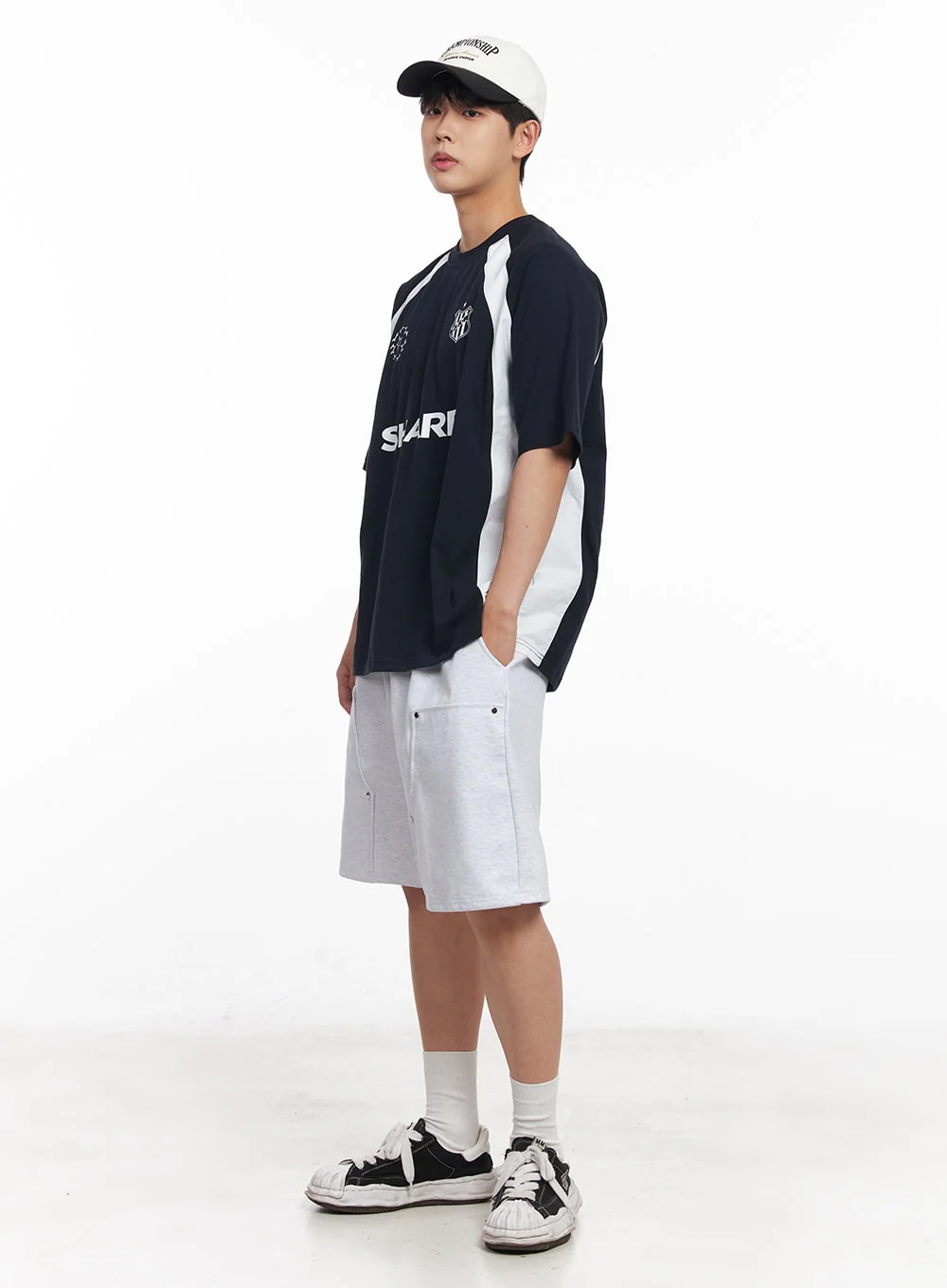 Men's Loose-Fit Graphic Raglan T-Shirt IY520 - Image 9