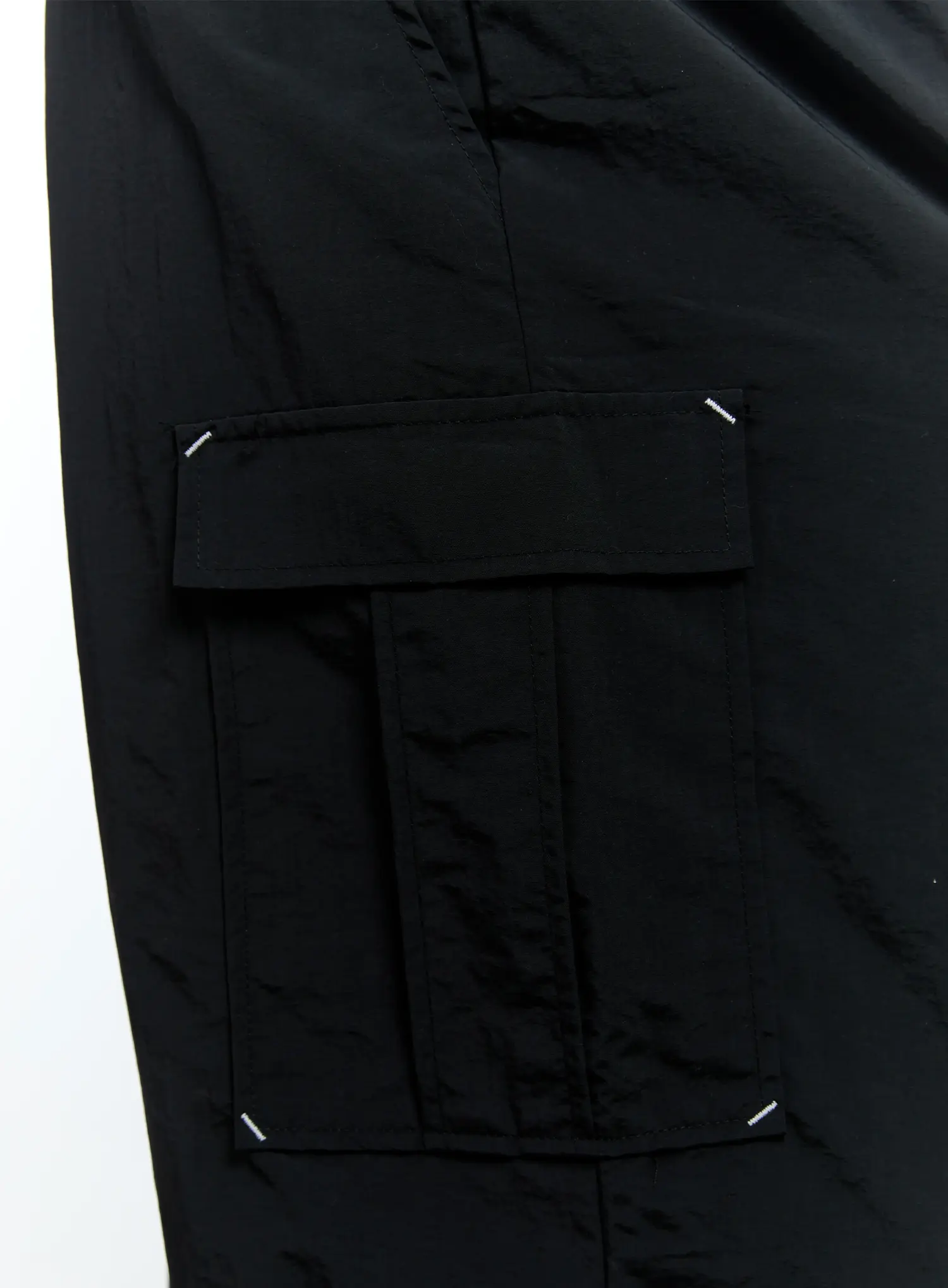 Men's Nylon Cargo Bermuda Shorts IG512 - Image 4