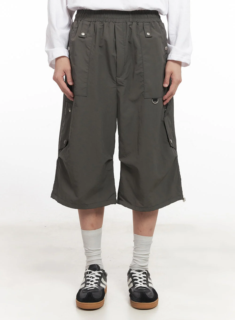 Men's Nylon Pocketed Wide-Fit Shorts IA510 - Image 2