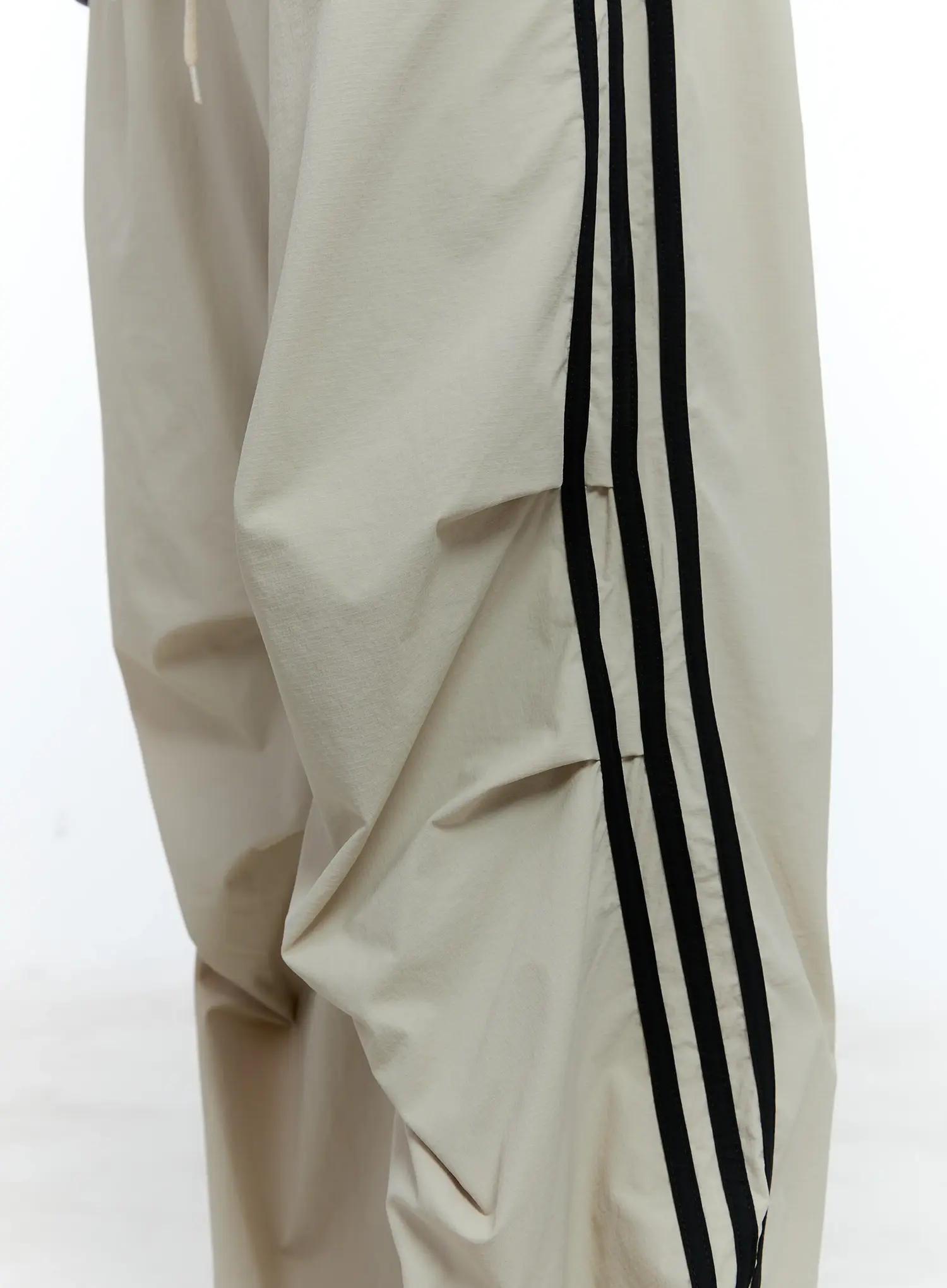 Men's Parachute Nylon Track Pants IL515 - Image 9