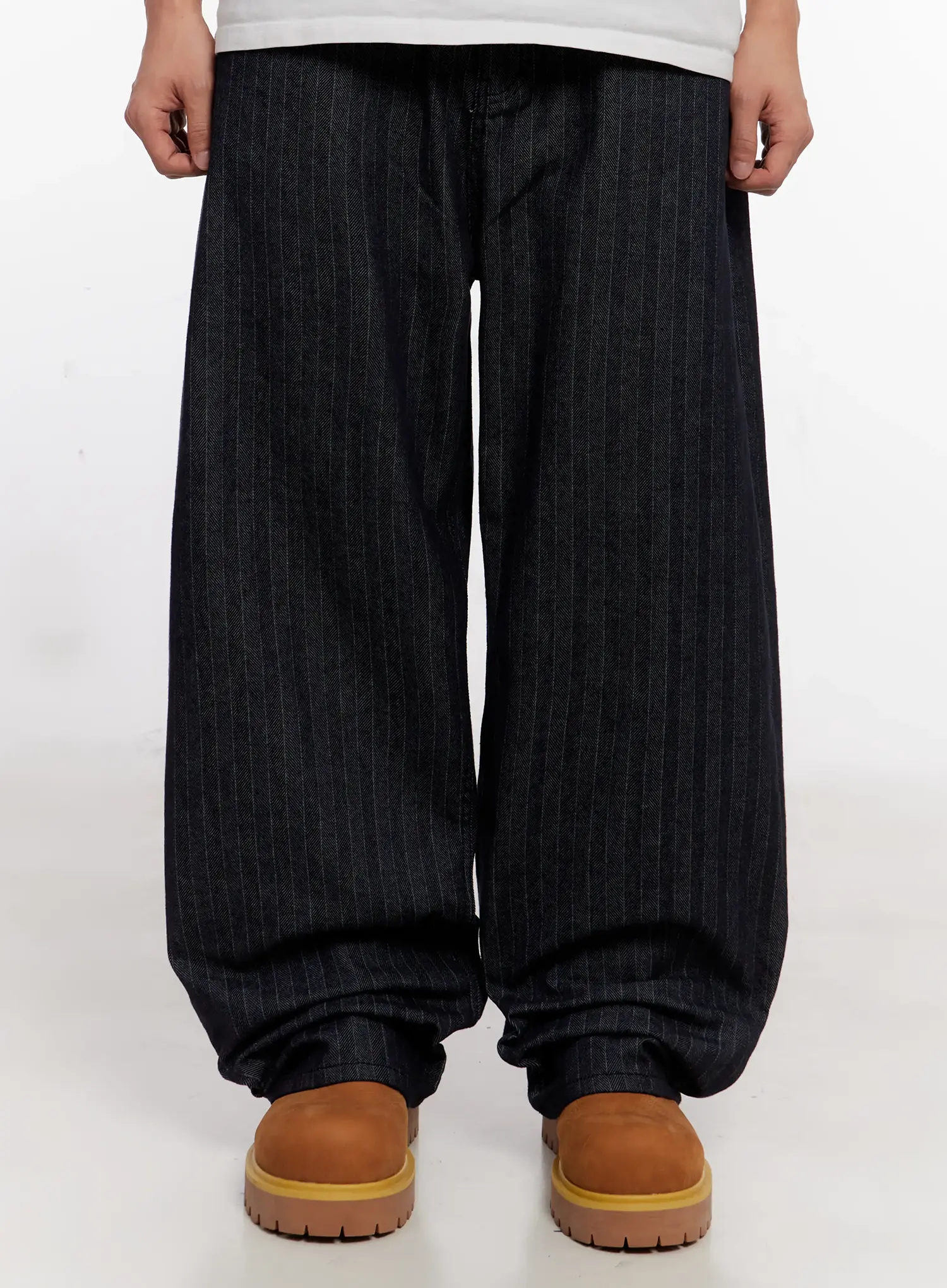 Men's Stripe Wide-Leg Jeans with Patch Detail IO523