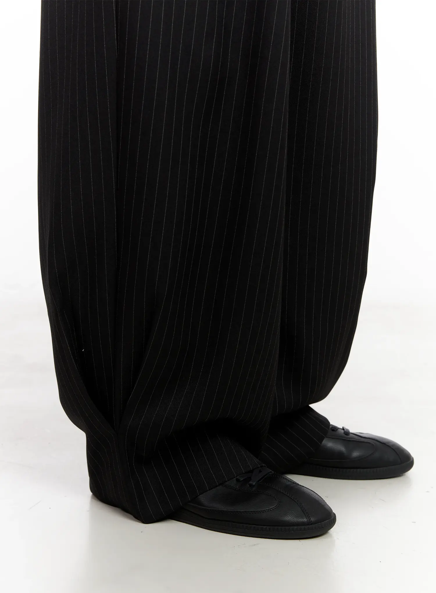 Men's Striped Relaxed-Fit Slacks IL521 - Image 2