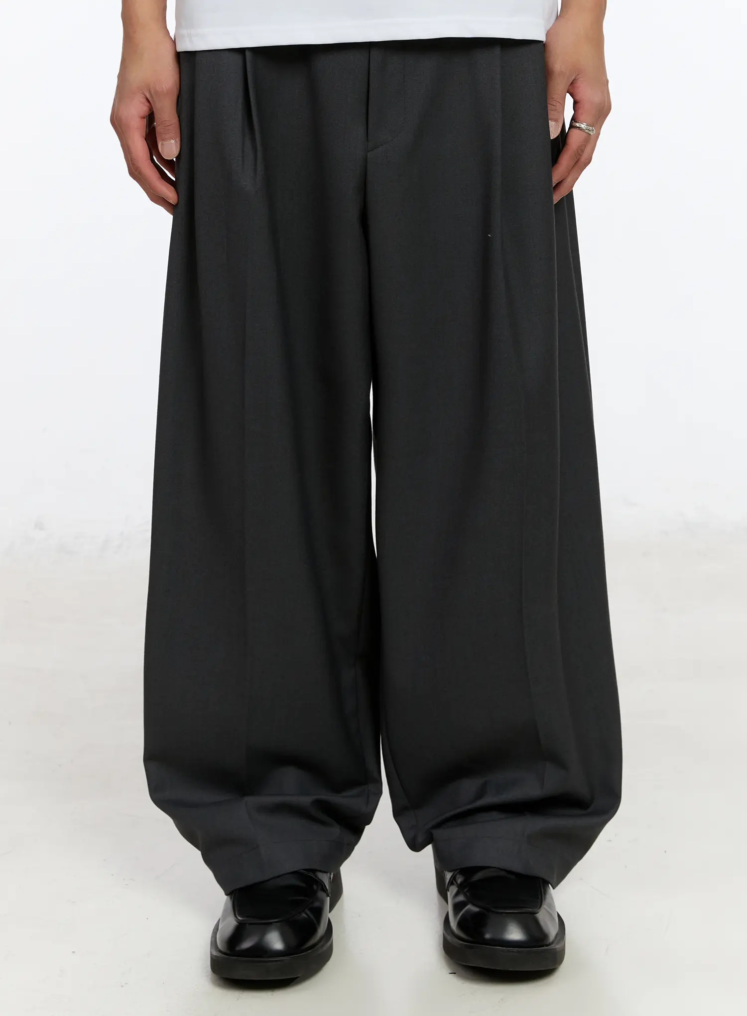 Men's Two-Tuck Wide Leg Trousers IM530