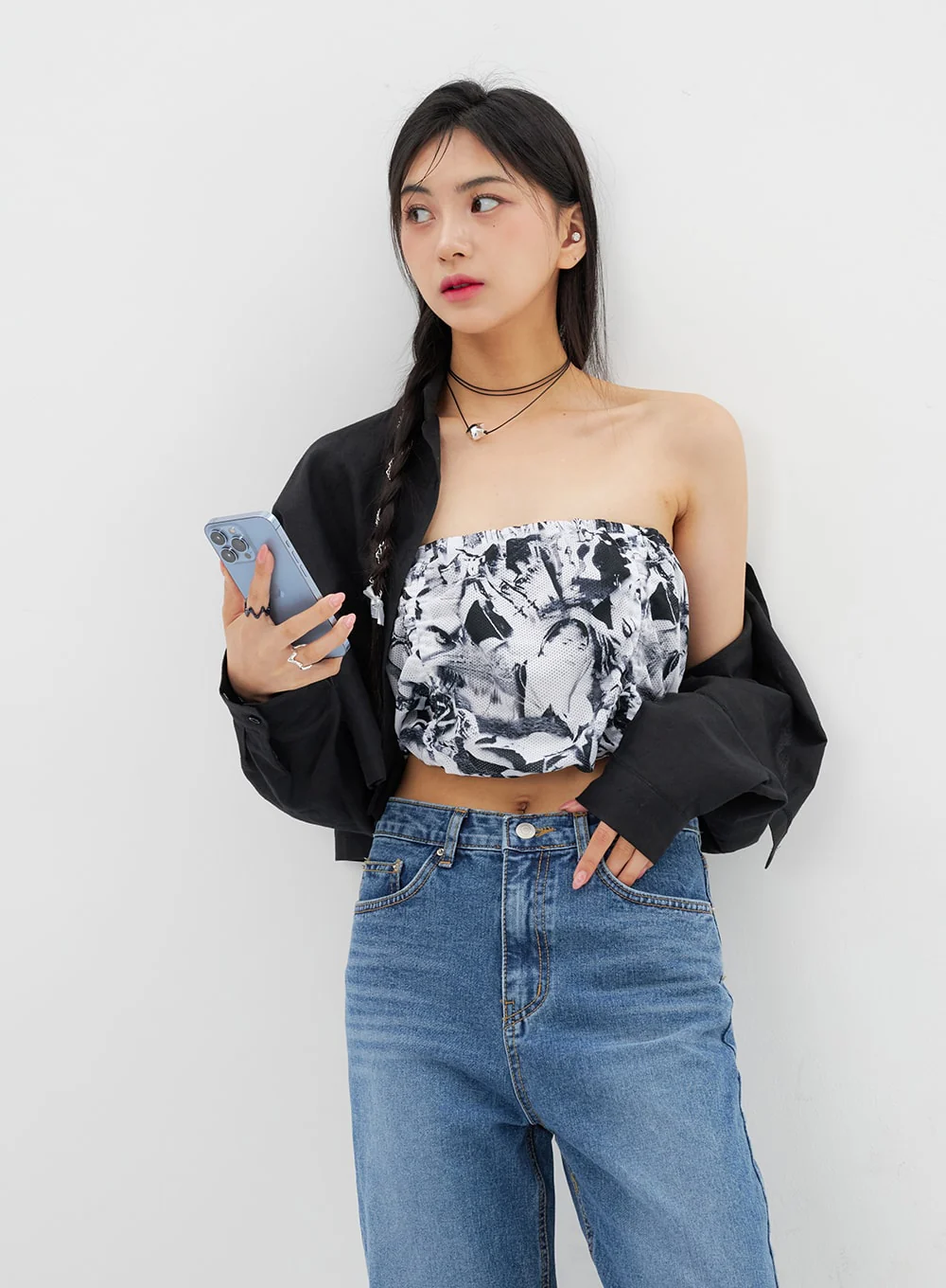 Mid-Rise Mid-Wash Jeans BY325 - Image 3