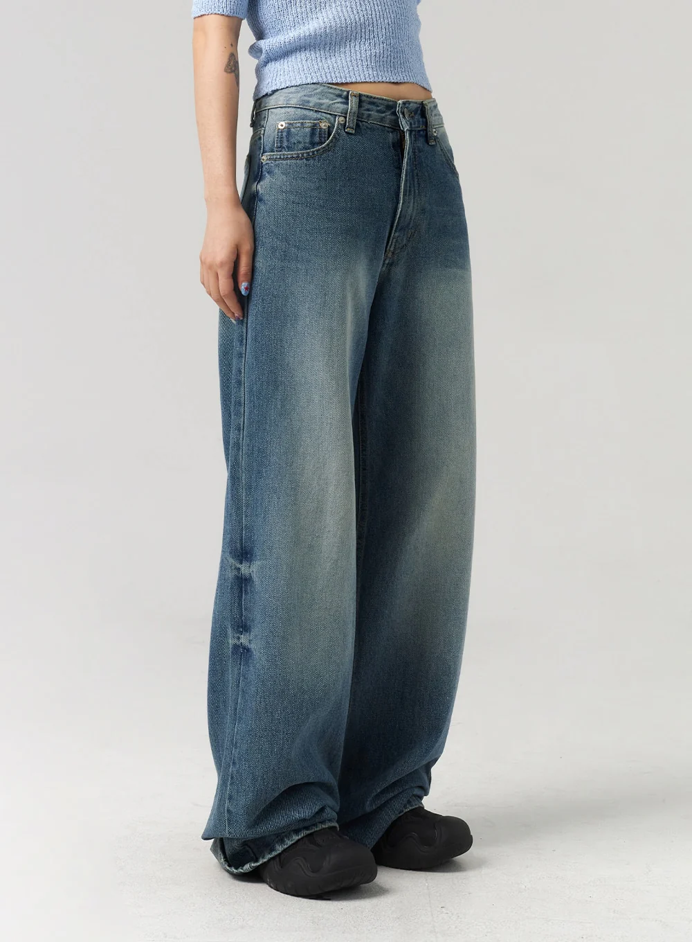 Mid-Wash Baggy Jeans CL312 - Image 6