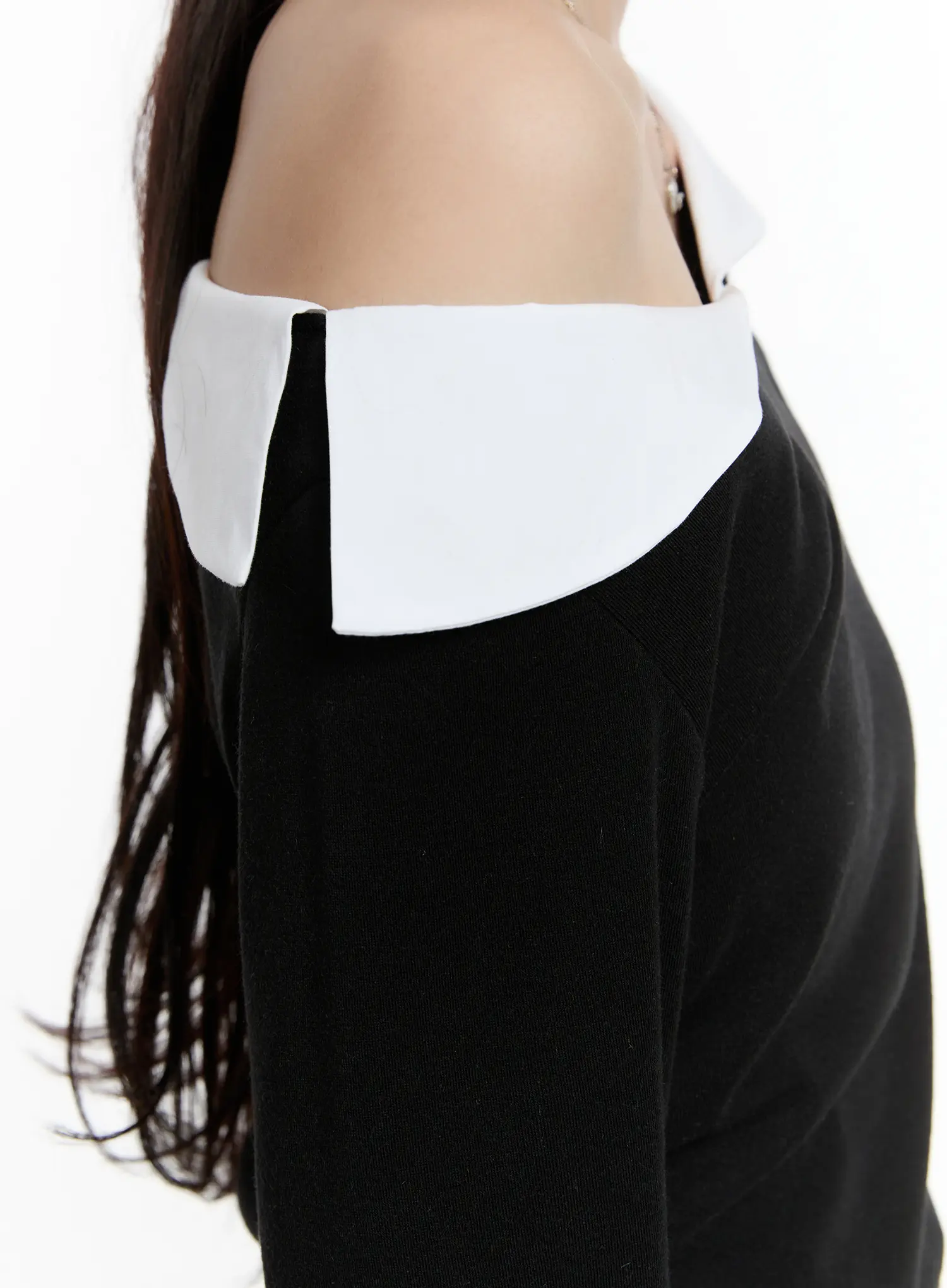 Off-Shoulder Contrast Long Sleeve Top CM510 - Image 6