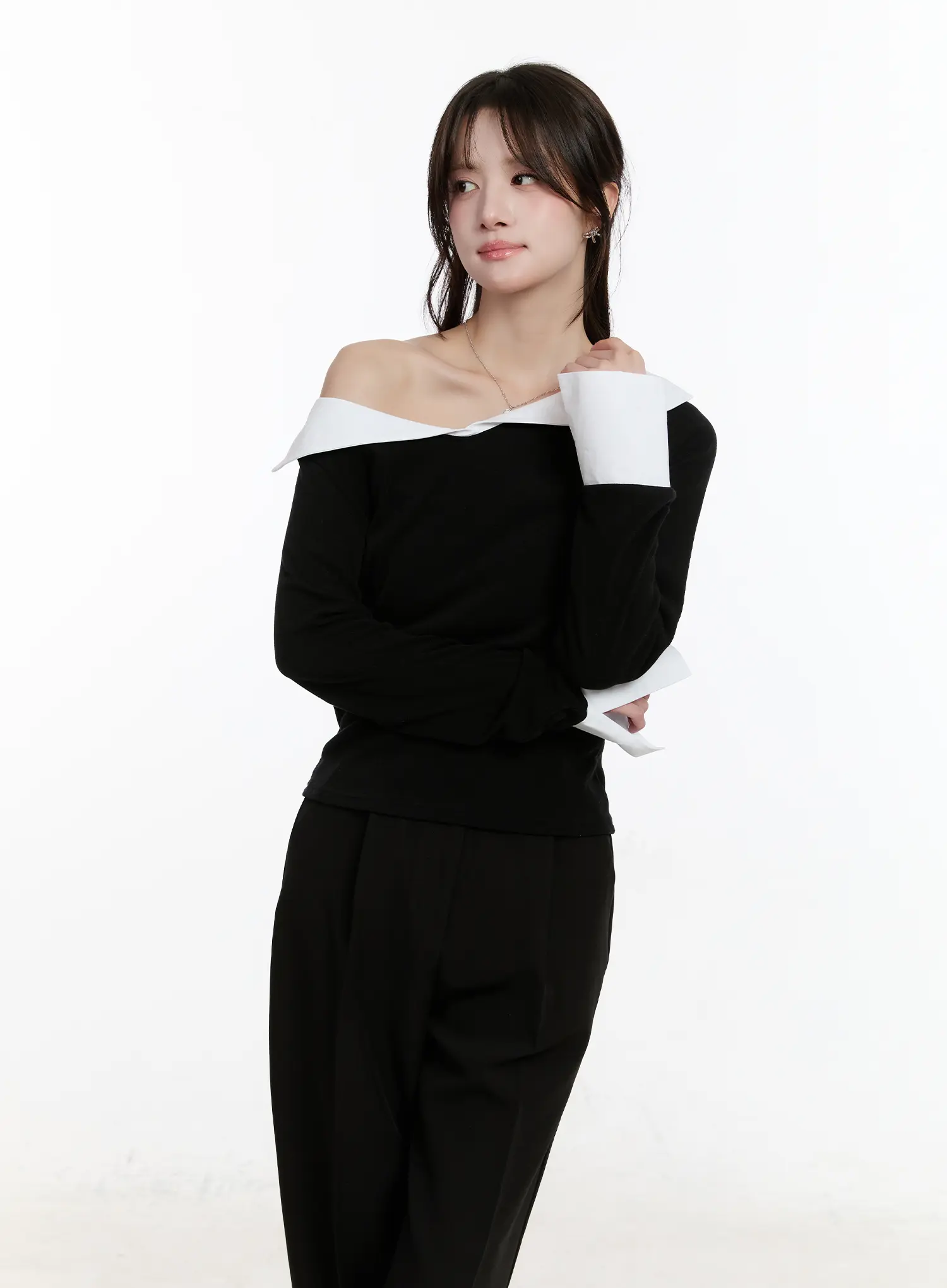 Off-Shoulder Contrast Long Sleeve Top CM510 - Image 9