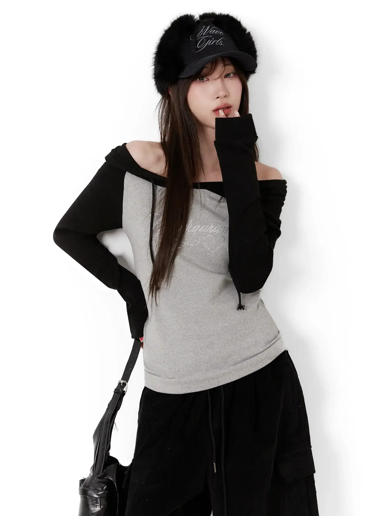 Off-Shoulder Graphic Hoodie IJ521