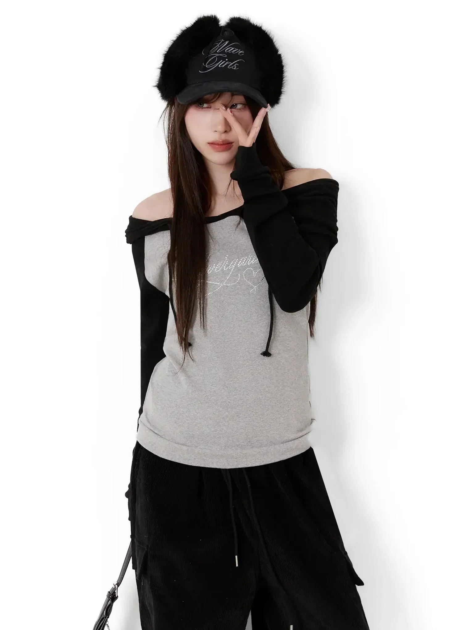 Off-Shoulder Graphic Hoodie IJ521 - Image 11