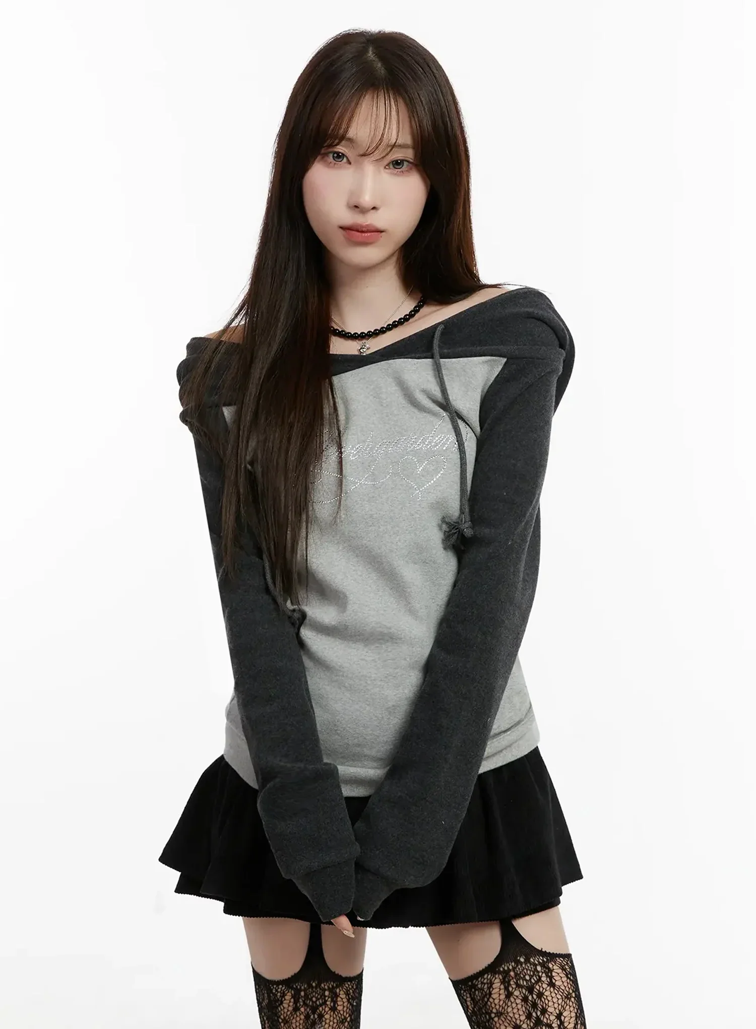 Off-Shoulder Graphic Hoodie IJ521 - Image 13