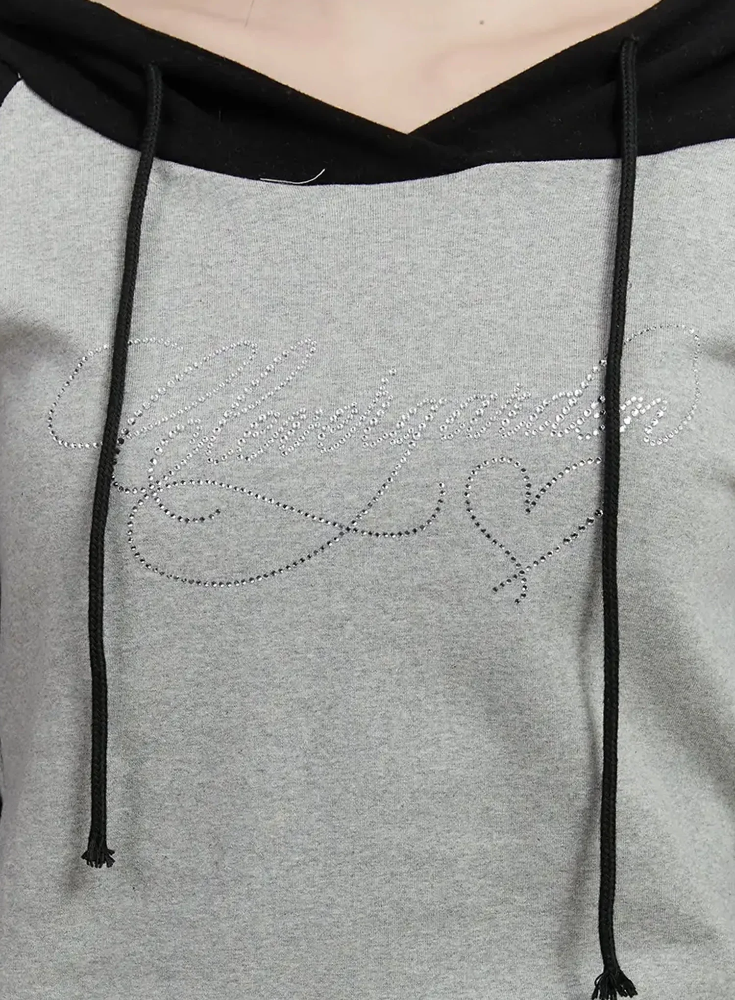 Off-Shoulder Graphic Hoodie IJ521 - Image 4