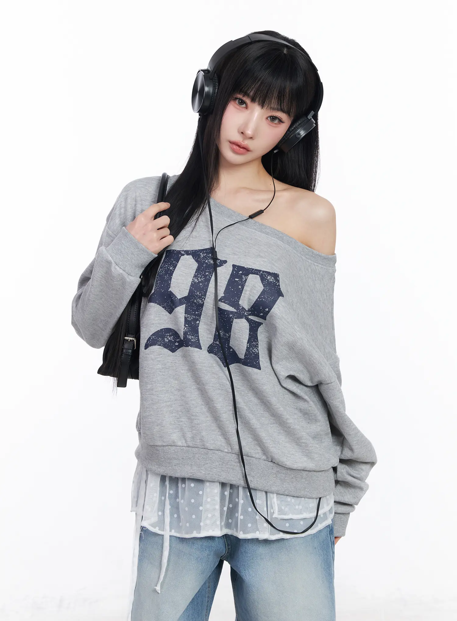 Off-Shoulder Graphic Sweatshirt CF518 - Image 11