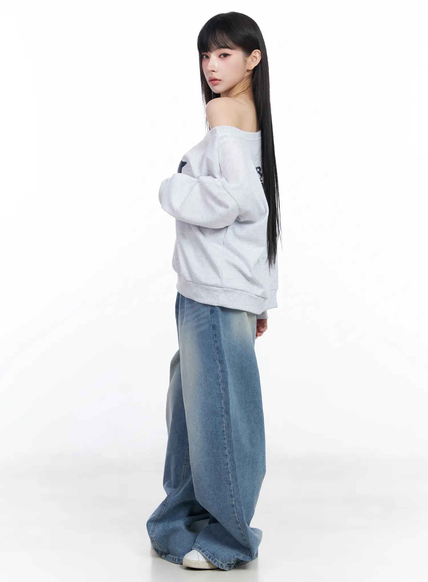 Off-Shoulder Graphic Sweatshirt CF518 - Image 4