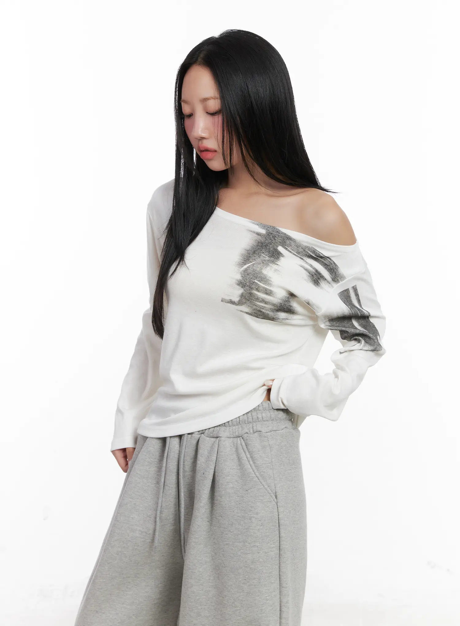 Off-Shoulder Long Sleeve Graphic Top CN528 - Image 9