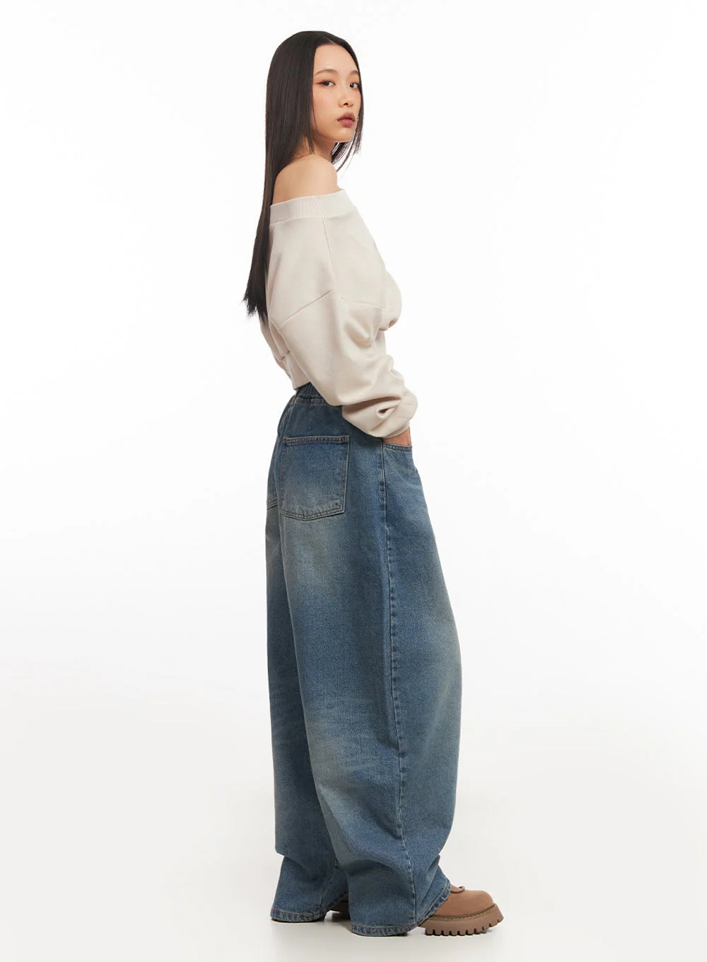 Off-Shoulder Loose-Fit Sweatshirt IA507 - Image 9