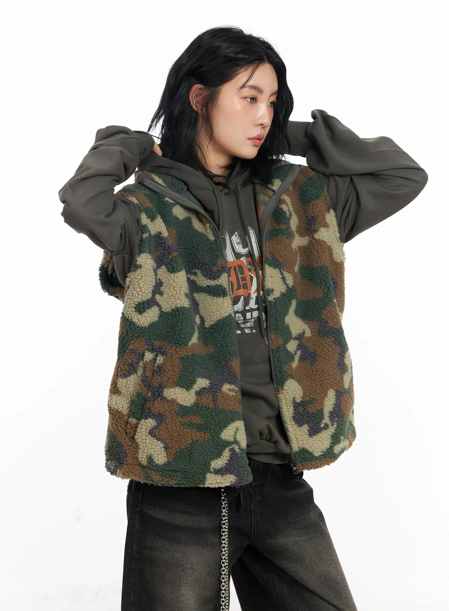 Oversized Camo Fleece Vest CJ523 - Image 2
