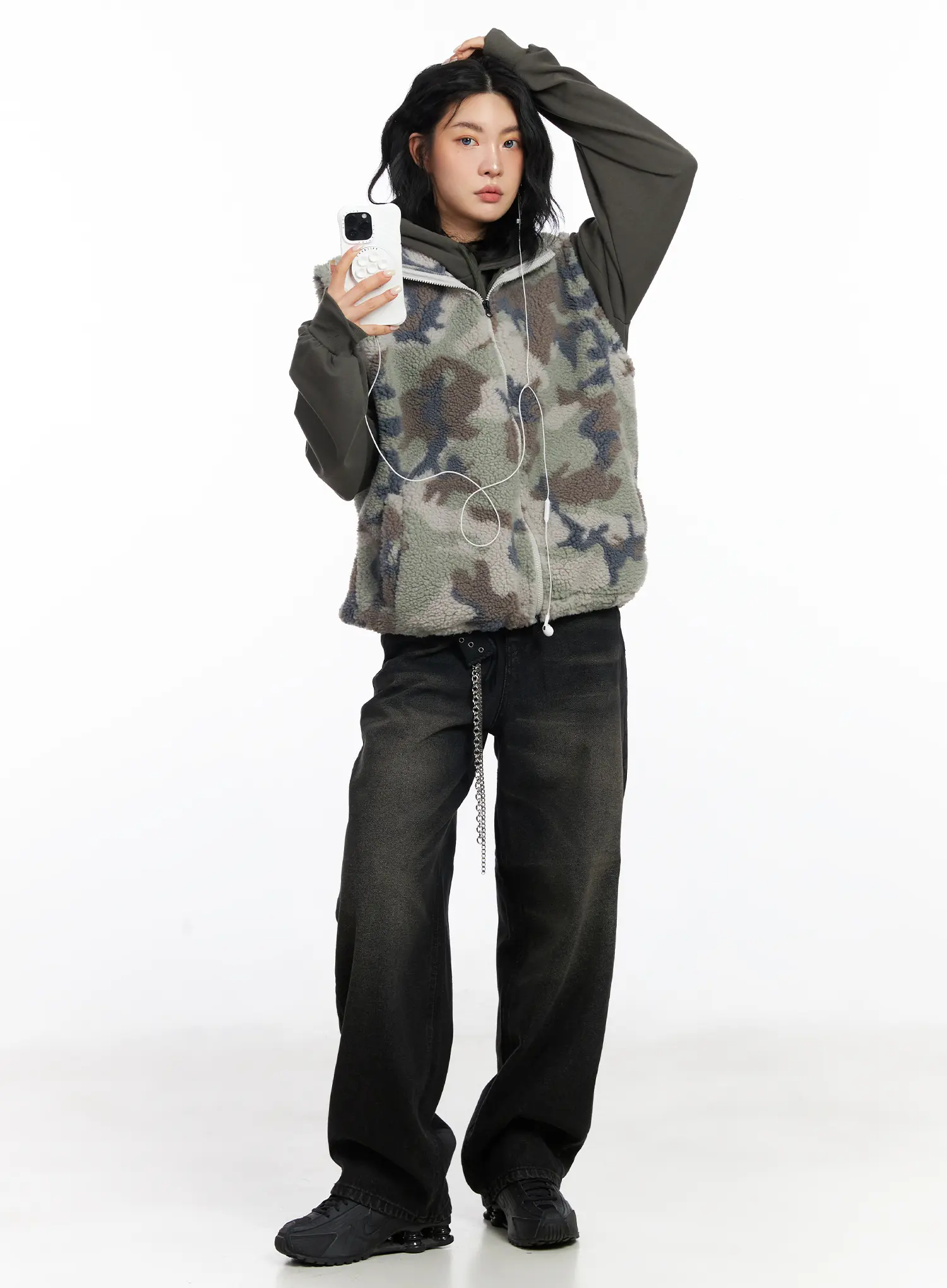 Oversized Camo Fleece Vest CJ523 - Image 3