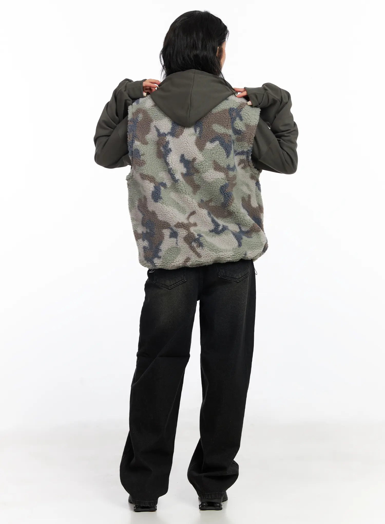 Oversized Camo Fleece Vest CJ523 - Image 8