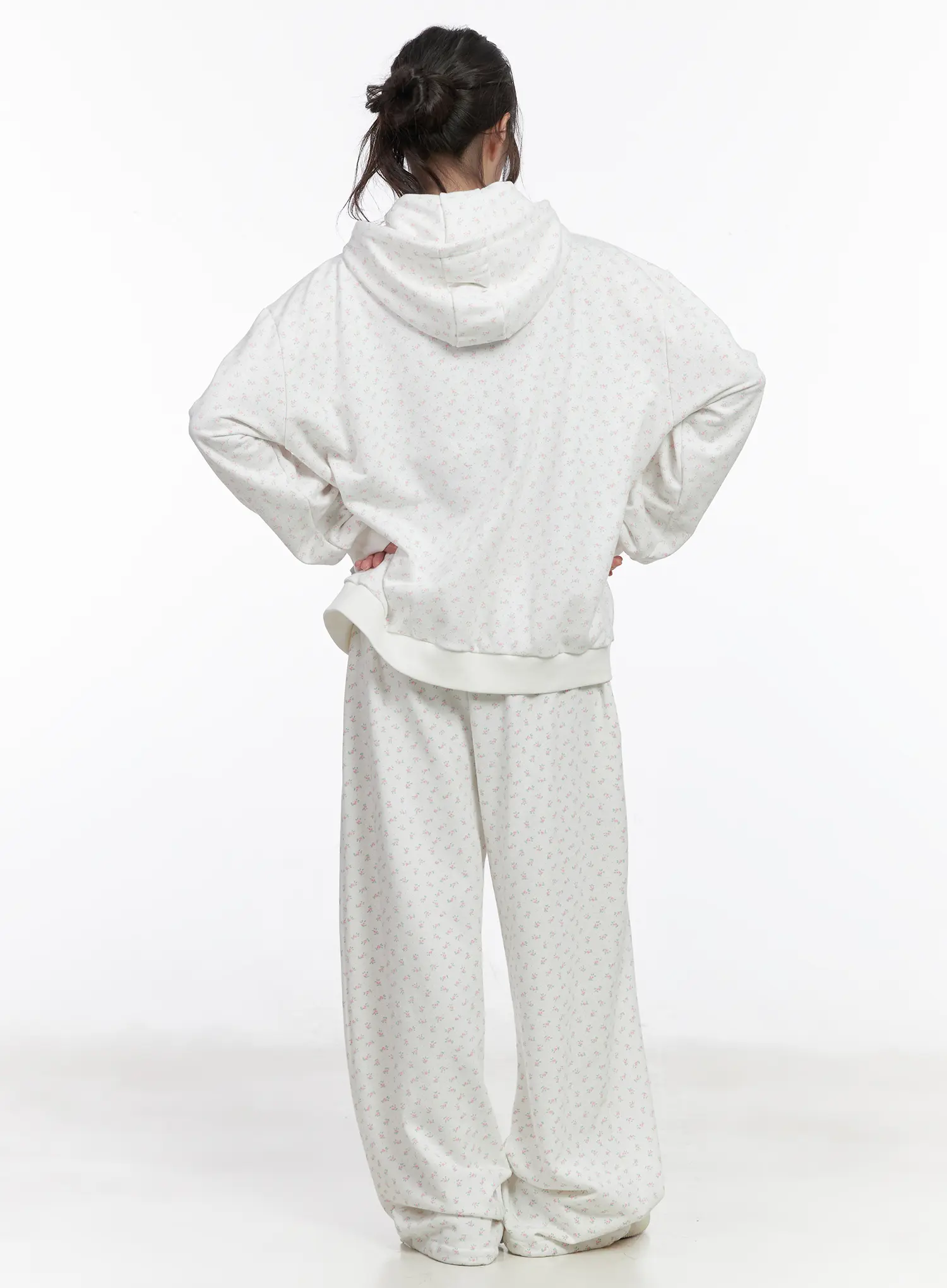 Oversized Floral Sweatpants CM526 - Image 8