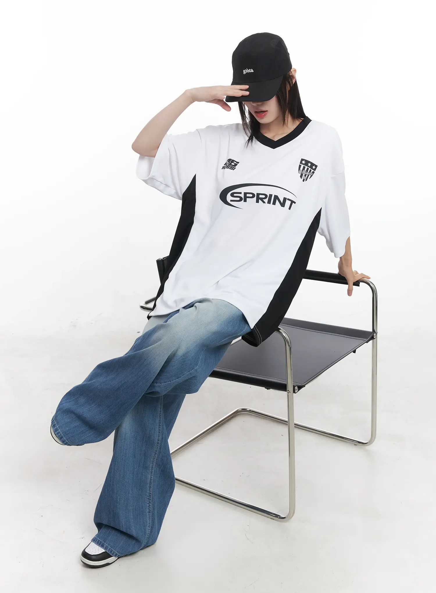 Oversized Graphic V-Neck Jersey CU518
