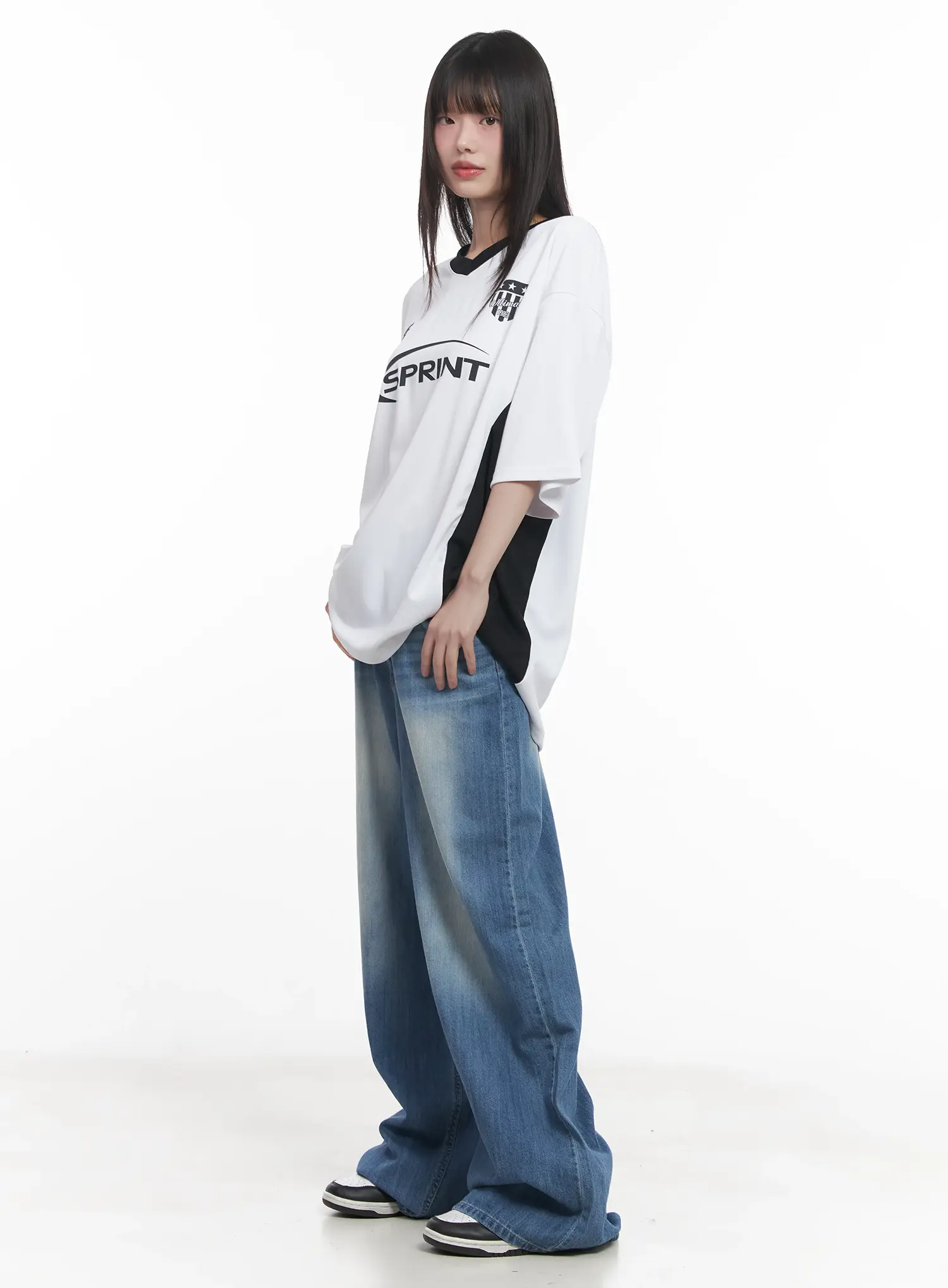 Oversized Graphic V-Neck Jersey CU518 - Image 4