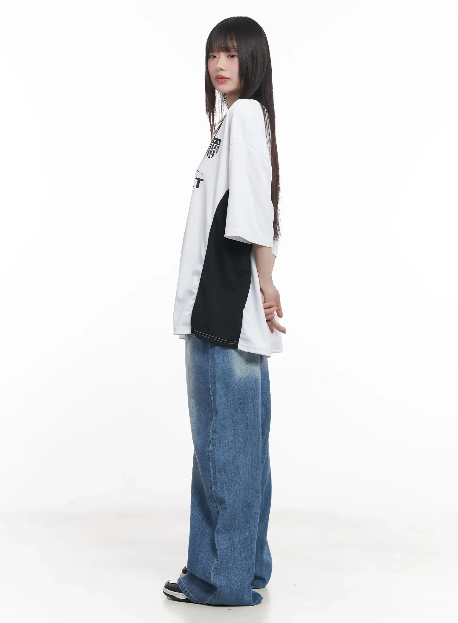 Oversized Graphic V-Neck Jersey CU518 - Image 5