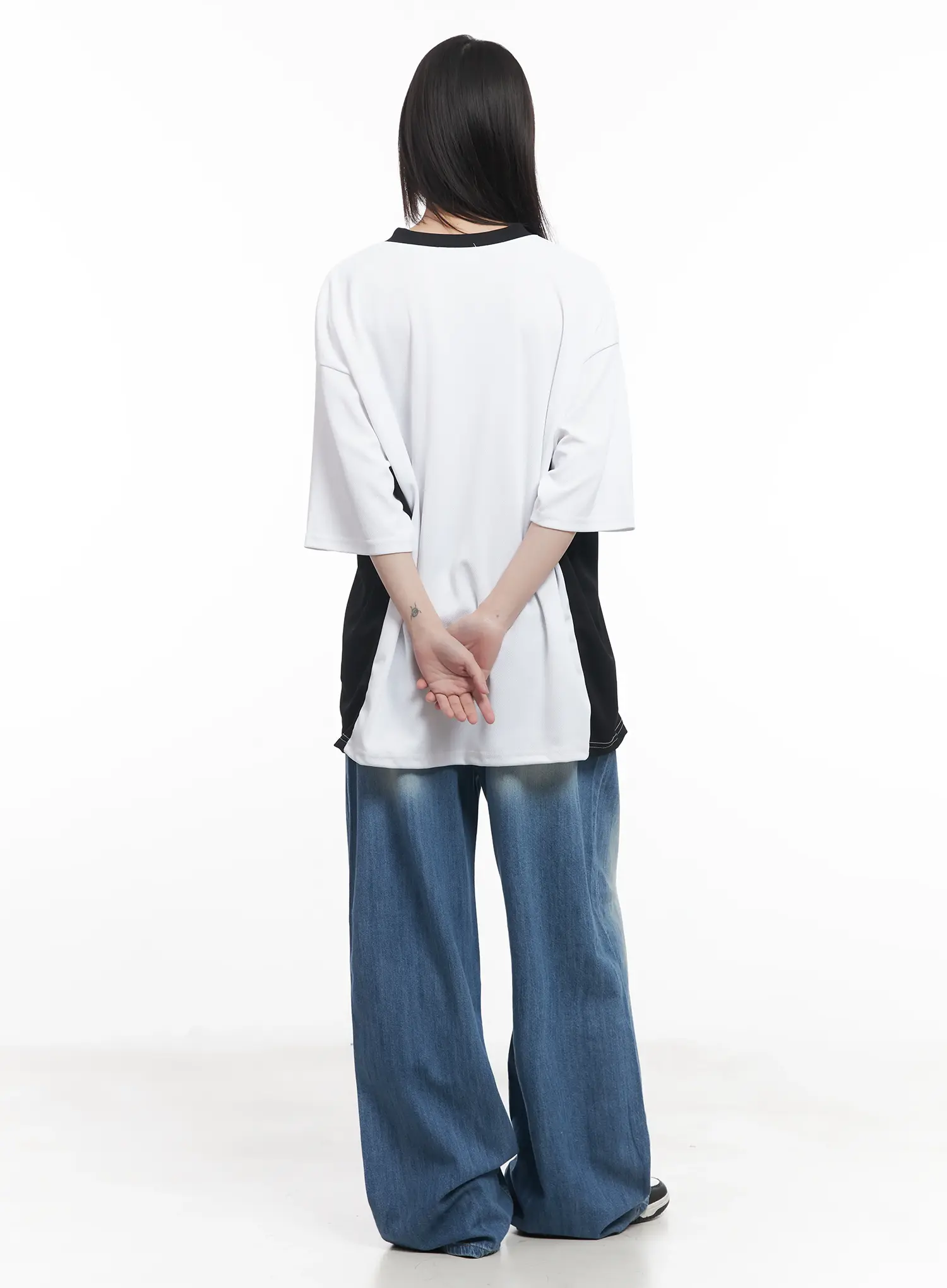 Oversized Graphic V-Neck Jersey CU518 - Image 6