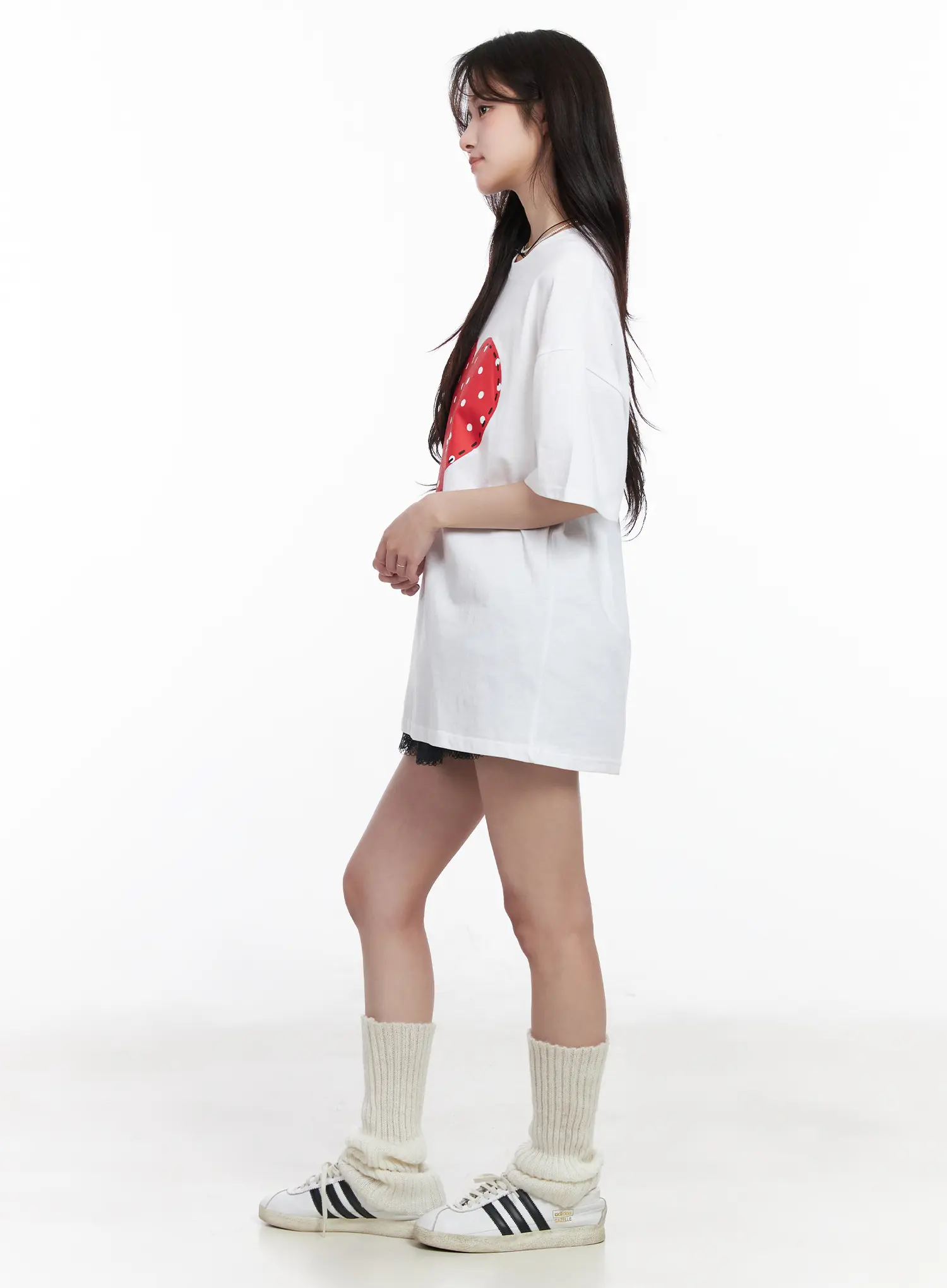 Oversized Heart Graphic Tee CM531 - Image 4