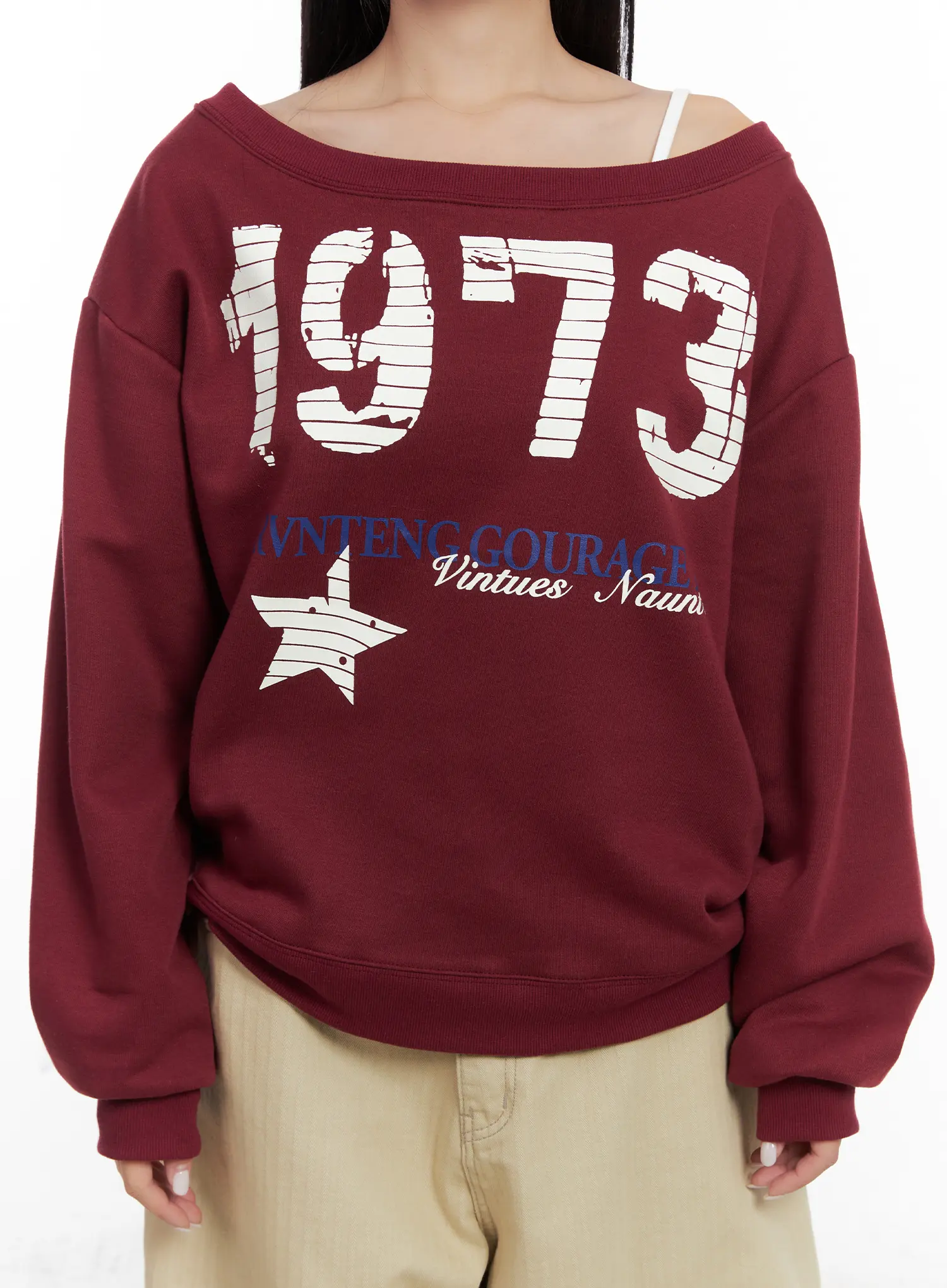 Oversized Off-Shoulder Graphic Sweatshirt CN528 - Image 7