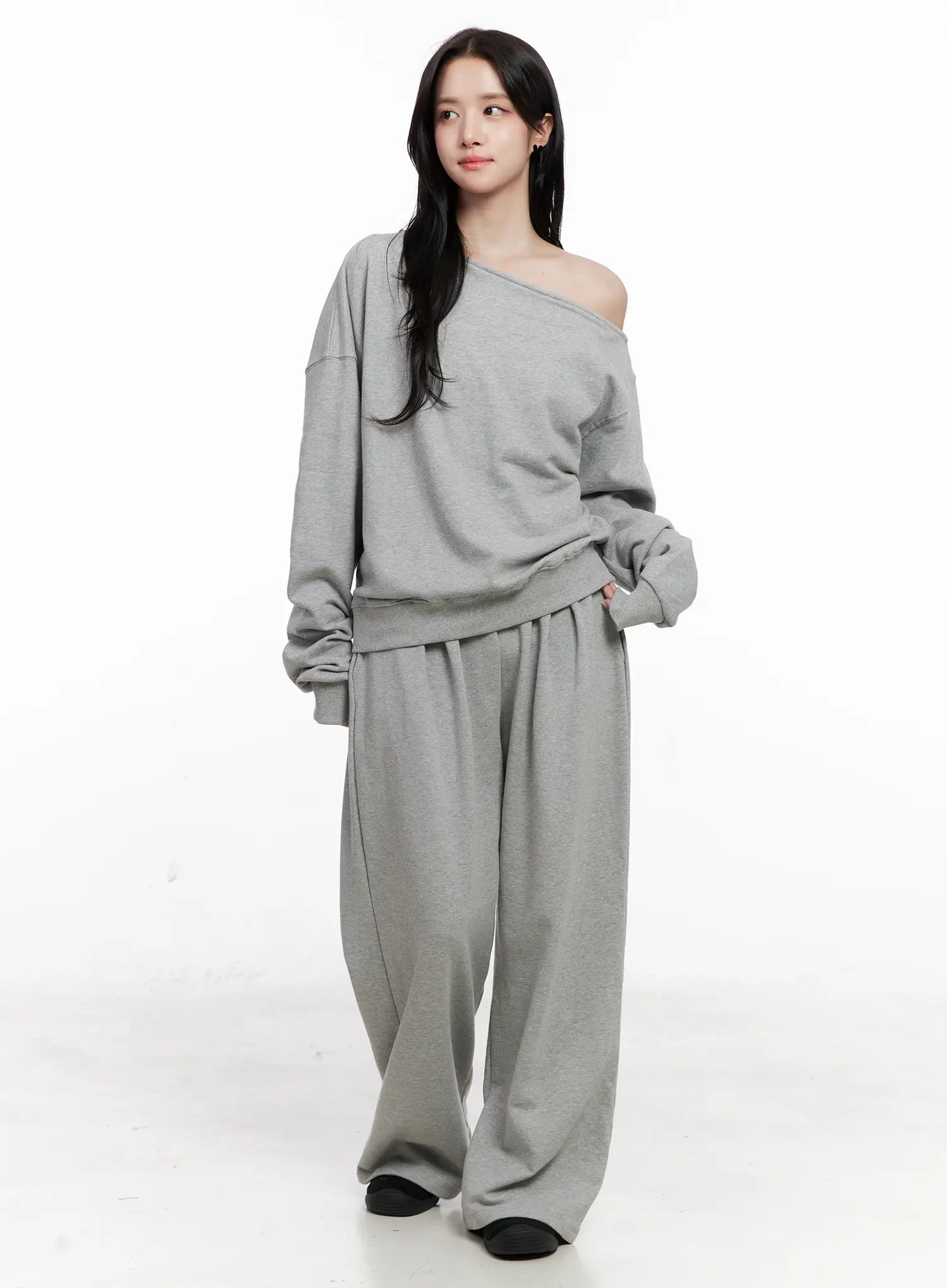 Oversized Off-Shoulder Sweatshirt CO523 - Image 3